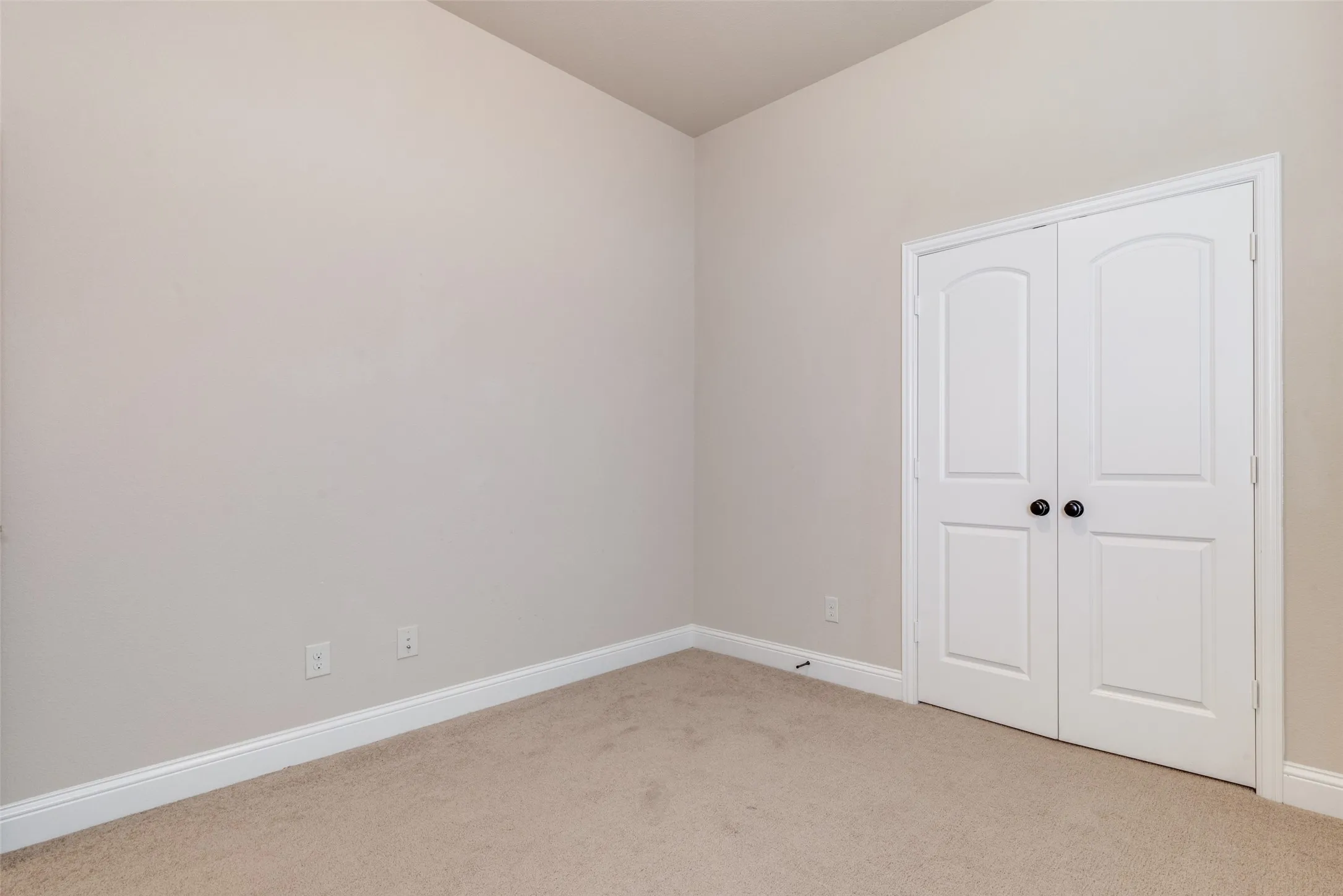 Single Family Residence For Rent in Ellis County , 229 Dakota Drive, Waxahachie, Texas 75167, 4 Bedroom, 2 Bathroom, 2 Garage spaces, 2,246 Sqft, built in 2016, mls#21402773, Real Estate Agent in Waxahachie, Homes For Rent in Ellis county, Homes For Rent in Waxahachie, Realtor in Waxahachie Texas, Real Estate Brokerage Independent Realty Texas, Luminita Cordes Realtor