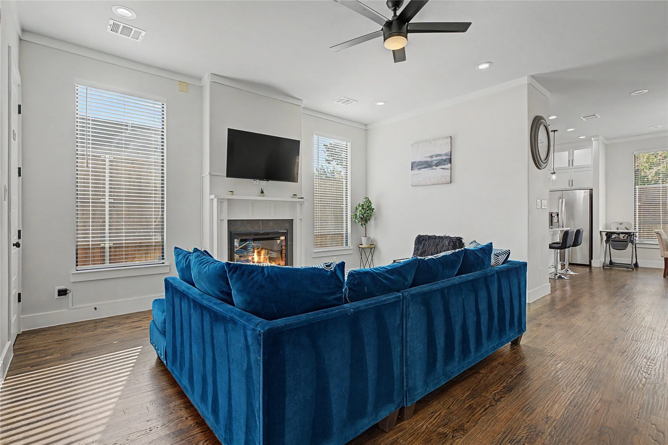 Single Family Residence For Rent in Dallas County , 1902 Nomas Street, Dallas, Texas 75212, 5 Bedroom, 4 Bathroom, 2 Garage spaces, 2,708 Sqft, built in 2021, mls#21394536, Real Estate Agent in Dallas, Homes For Rent in Dallas county, Homes For Rent in Dallas, Realtor in Dallas Texas, Real Estate Brokerage Independent Realty Texas, Luminita Cordes Realtor