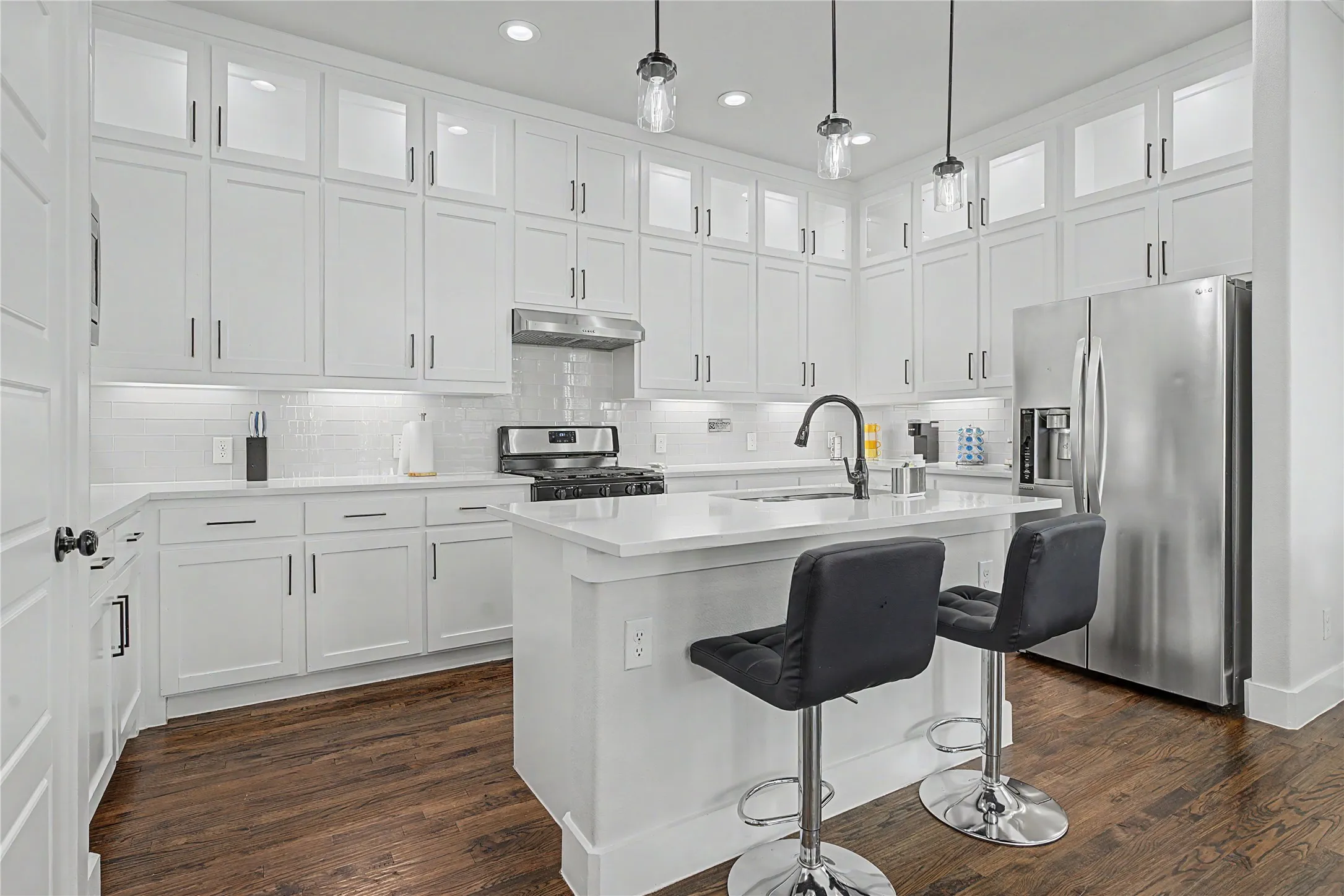 Single Family Residence For Rent in Dallas County , 1902 Nomas Street, Dallas, Texas 75212, 5 Bedroom, 4 Bathroom, 2 Garage spaces, 2,708 Sqft, built in 2021, mls#21394536, Real Estate Agent in Dallas, Homes For Rent in Dallas county, Homes For Rent in Dallas, Realtor in Dallas Texas, Real Estate Brokerage Independent Realty Texas, Luminita Cordes Realtor