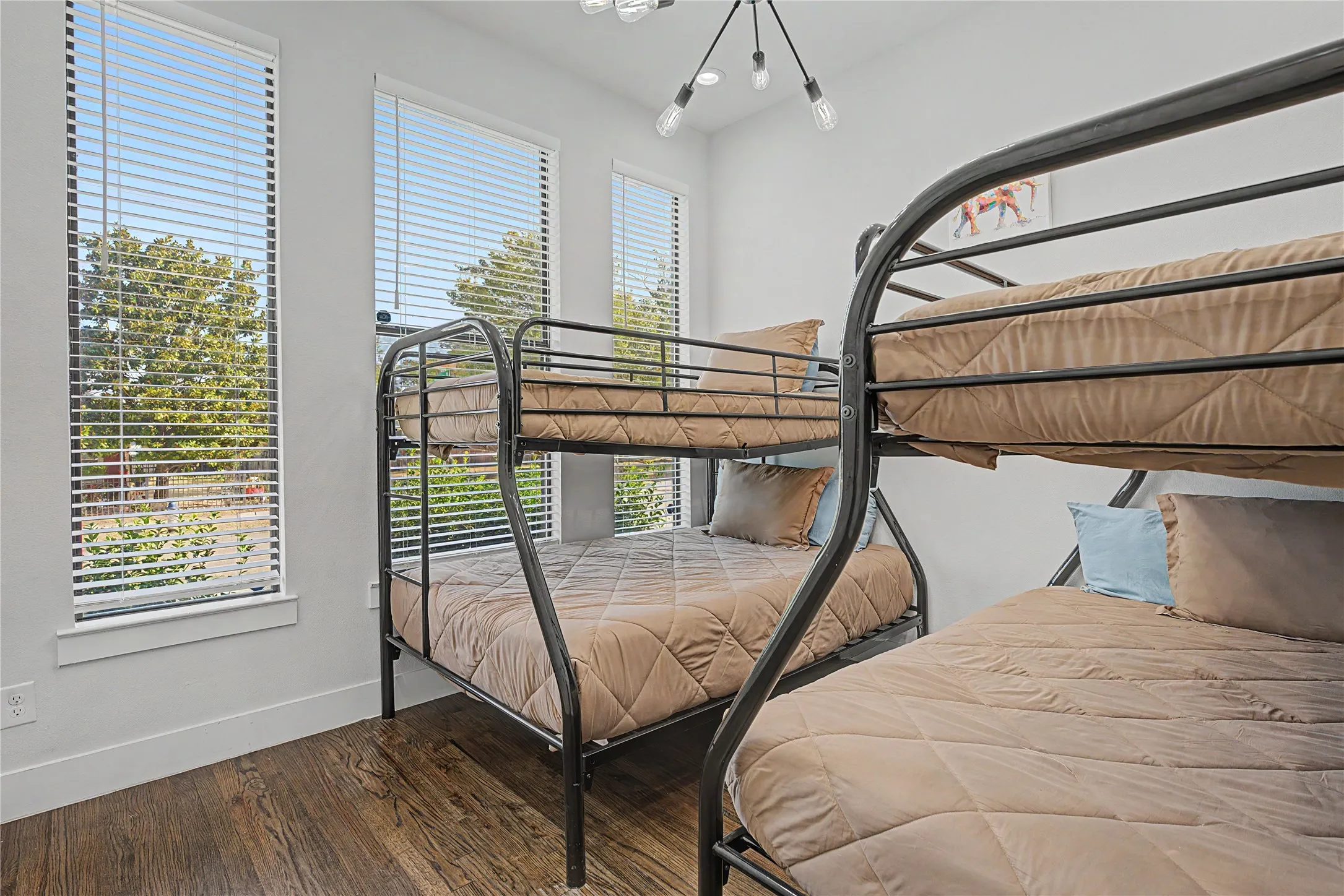 Single Family Residence For Rent in Dallas County , 1902 Nomas Street, Dallas, Texas 75212, 5 Bedroom, 4 Bathroom, 2 Garage spaces, 2,708 Sqft, built in 2021, mls#21394536, Real Estate Agent in Dallas, Homes For Rent in Dallas county, Homes For Rent in Dallas, Realtor in Dallas Texas, Real Estate Brokerage Independent Realty Texas, Luminita Cordes Realtor