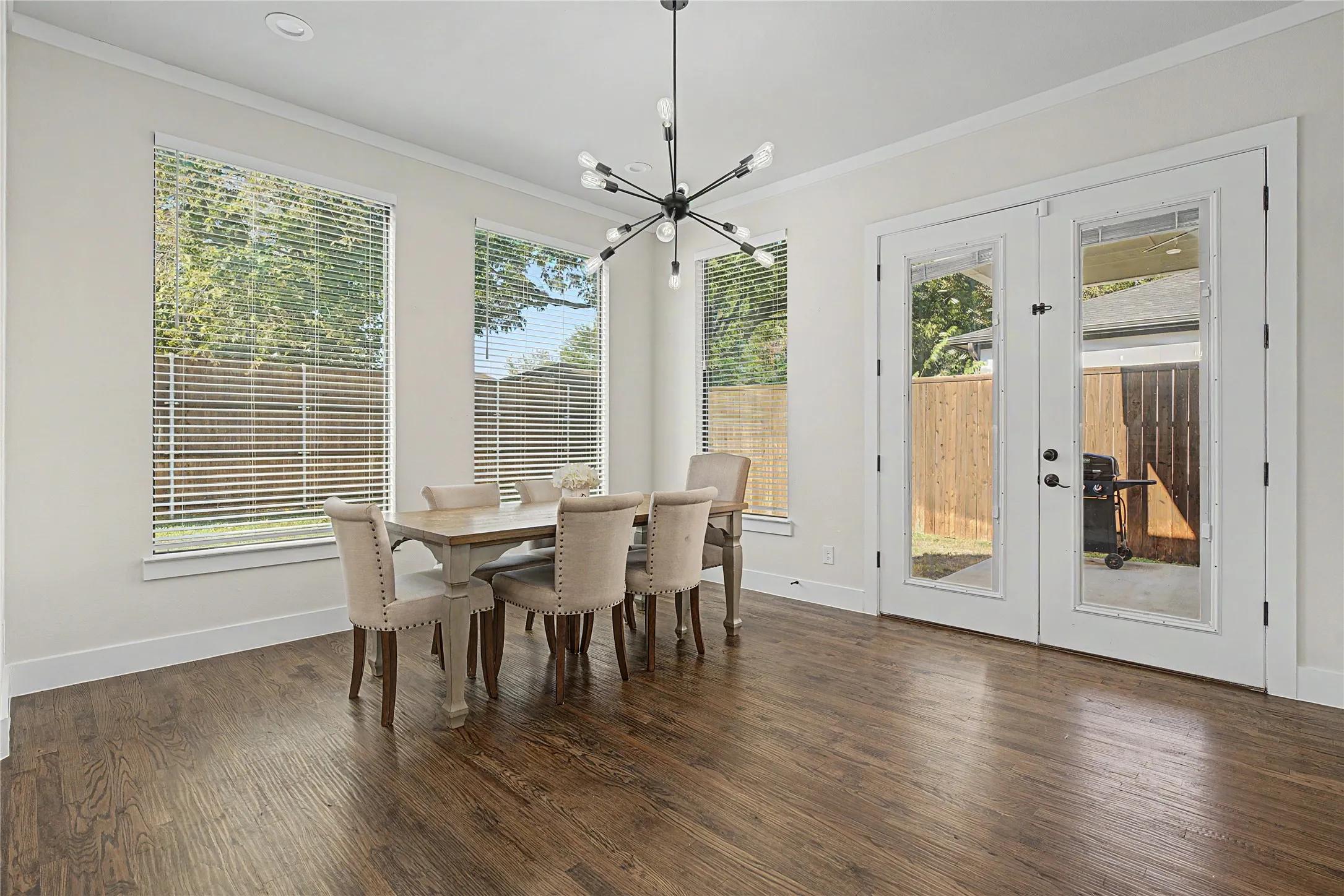Single Family Residence For Rent in Dallas County , 1902 Nomas Street, Dallas, Texas 75212, 5 Bedroom, 4 Bathroom, 2 Garage spaces, 2,708 Sqft, built in 2021, mls#21394536, Real Estate Agent in Dallas, Homes For Rent in Dallas county, Homes For Rent in Dallas, Realtor in Dallas Texas, Real Estate Brokerage Independent Realty Texas, Luminita Cordes Realtor