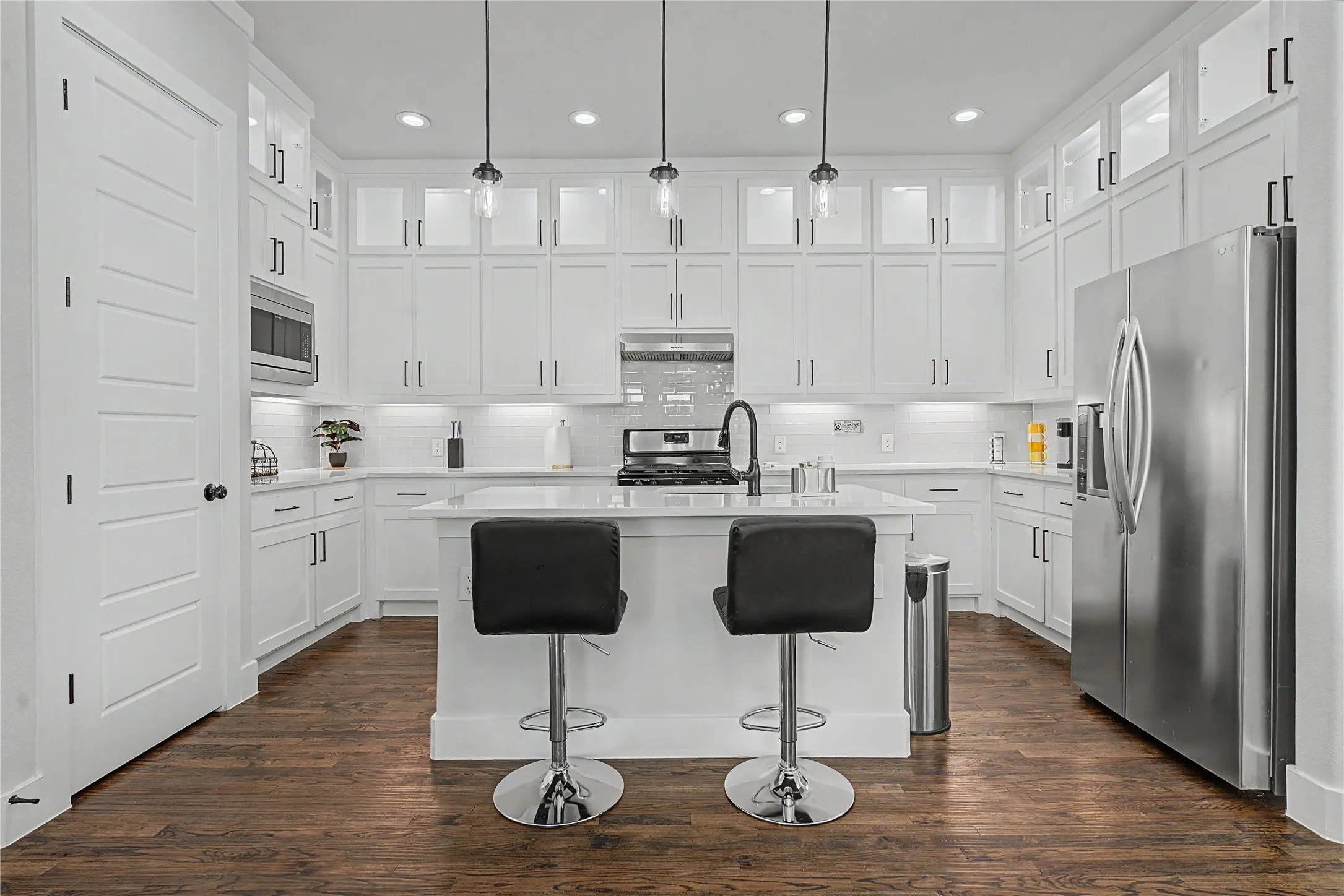 Single Family Residence For Rent in Dallas County , 1902 Nomas Street, Dallas, Texas 75212, 5 Bedroom, 4 Bathroom, 2 Garage spaces, 2,708 Sqft, built in 2021, mls#21394536, Real Estate Agent in Dallas, Homes For Rent in Dallas county, Homes For Rent in Dallas, Realtor in Dallas Texas, Real Estate Brokerage Independent Realty Texas, Luminita Cordes Realtor