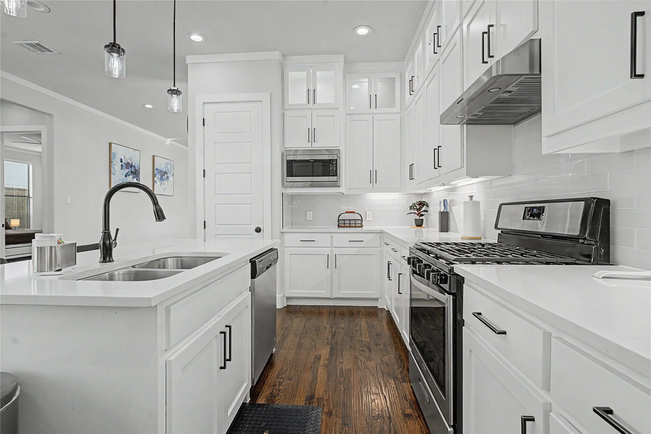 Single Family Residence For Rent in Dallas County , 1902 Nomas Street, Dallas, Texas 75212, 5 Bedroom, 4 Bathroom, 2 Garage spaces, 2,708 Sqft, built in 2021, mls#21394536, Real Estate Agent in Dallas, Homes For Rent in Dallas county, Homes For Rent in Dallas, Realtor in Dallas Texas, Real Estate Brokerage Independent Realty Texas, Luminita Cordes Realtor