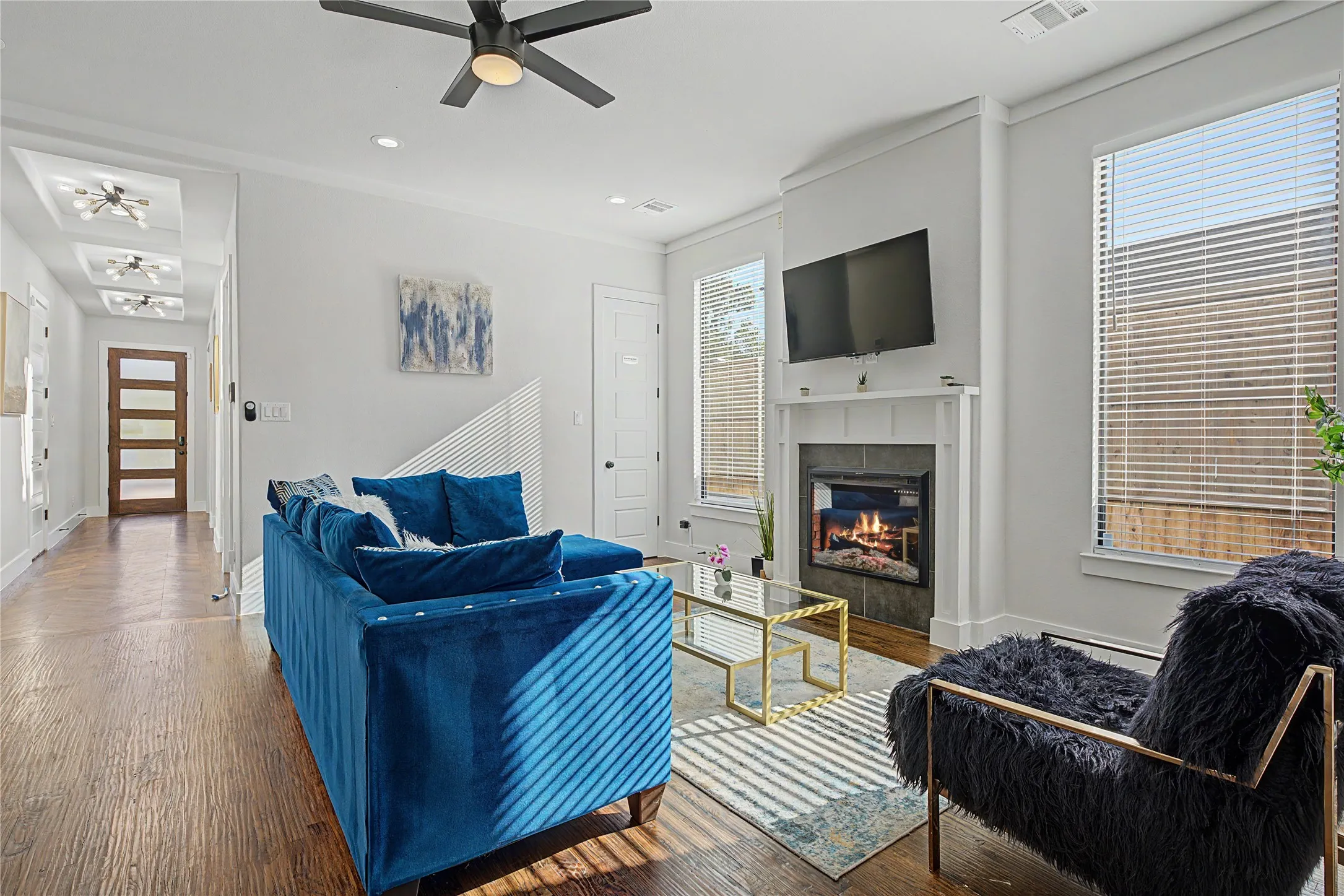 Single Family Residence For Rent in Dallas County , 1902 Nomas Street, Dallas, Texas 75212, 5 Bedroom, 4 Bathroom, 2 Garage spaces, 2,708 Sqft, built in 2021, mls#21394536, Real Estate Agent in Dallas, Homes For Rent in Dallas county, Homes For Rent in Dallas, Realtor in Dallas Texas, Real Estate Brokerage Independent Realty Texas, Luminita Cordes Realtor