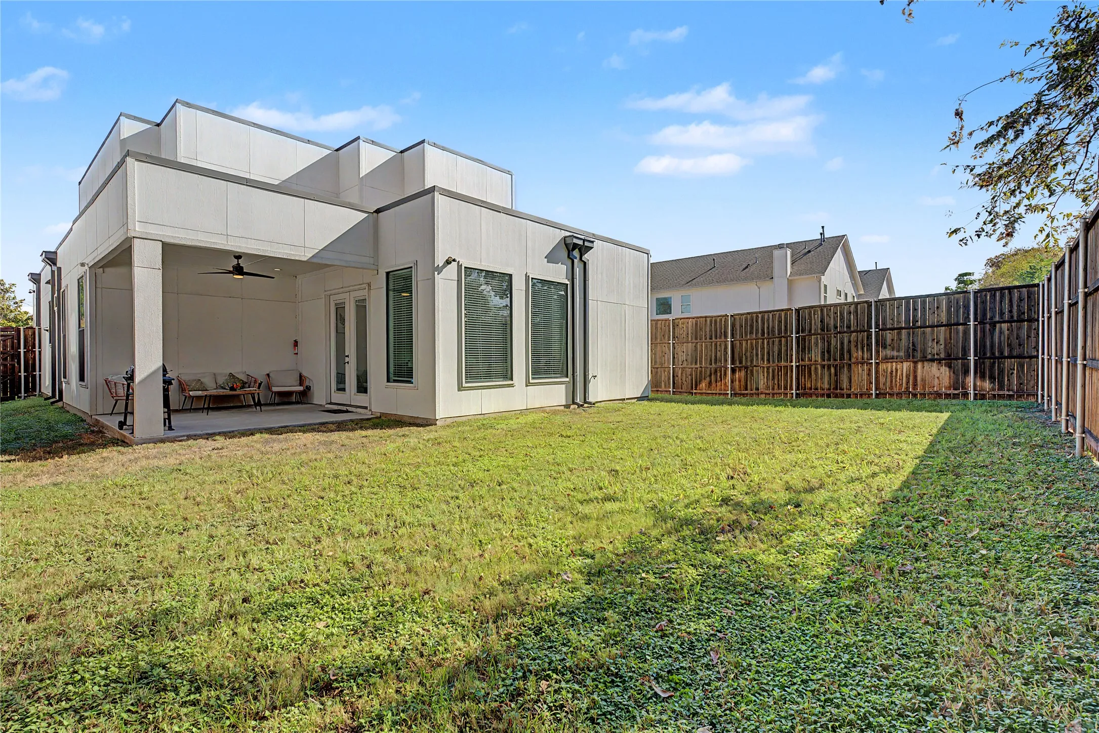 Single Family Residence For Rent in Dallas County , 1902 Nomas Street, Dallas, Texas 75212, 5 Bedroom, 4 Bathroom, 2 Garage spaces, 2,708 Sqft, built in 2021, mls#21394536, Real Estate Agent in Dallas, Homes For Rent in Dallas county, Homes For Rent in Dallas, Realtor in Dallas Texas, Real Estate Brokerage Independent Realty Texas, Luminita Cordes Realtor