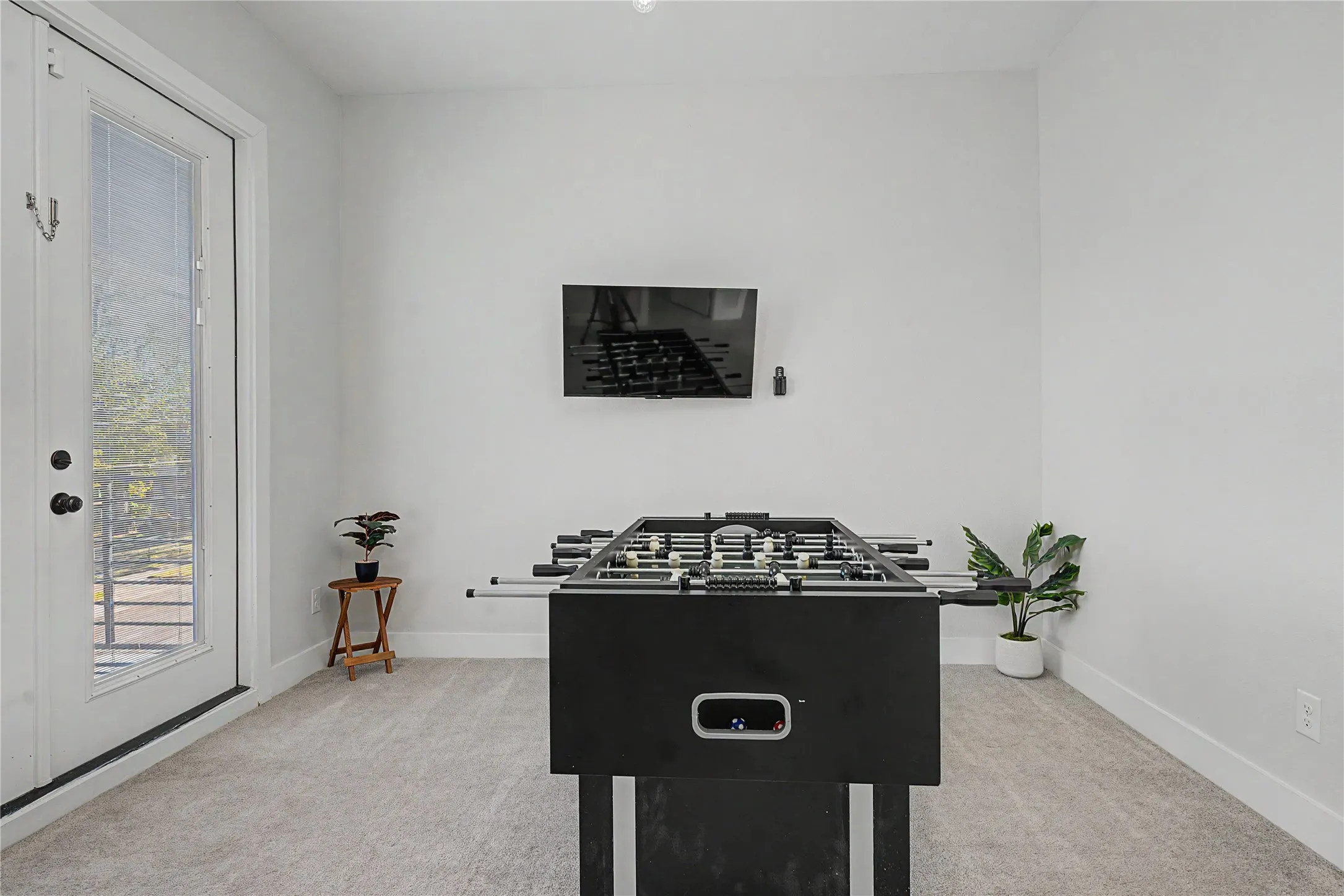 Single Family Residence For Rent in Dallas County , 1902 Nomas Street, Dallas, Texas 75212, 5 Bedroom, 4 Bathroom, 2 Garage spaces, 2,708 Sqft, built in 2021, mls#21394536, Real Estate Agent in Dallas, Homes For Rent in Dallas county, Homes For Rent in Dallas, Realtor in Dallas Texas, Real Estate Brokerage Independent Realty Texas, Luminita Cordes Realtor