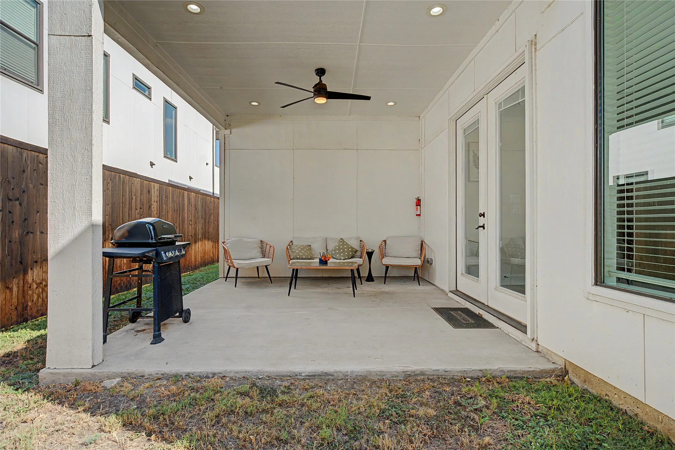 Single Family Residence For Rent in Dallas County , 1902 Nomas Street, Dallas, Texas 75212, 5 Bedroom, 4 Bathroom, 2 Garage spaces, 2,708 Sqft, built in 2021, mls#21394536, Real Estate Agent in Dallas, Homes For Rent in Dallas county, Homes For Rent in Dallas, Realtor in Dallas Texas, Real Estate Brokerage Independent Realty Texas, Luminita Cordes Realtor