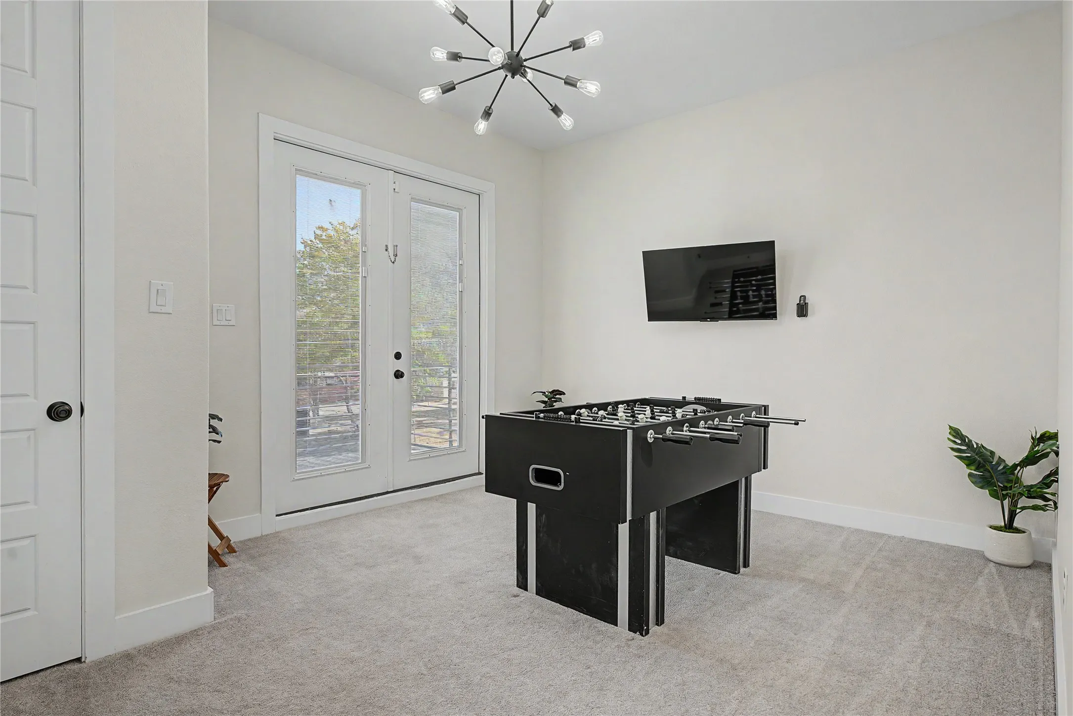 Single Family Residence For Rent in Dallas County , 1902 Nomas Street, Dallas, Texas 75212, 5 Bedroom, 4 Bathroom, 2 Garage spaces, 2,708 Sqft, built in 2021, mls#21394536, Real Estate Agent in Dallas, Homes For Rent in Dallas county, Homes For Rent in Dallas, Realtor in Dallas Texas, Real Estate Brokerage Independent Realty Texas, Luminita Cordes Realtor