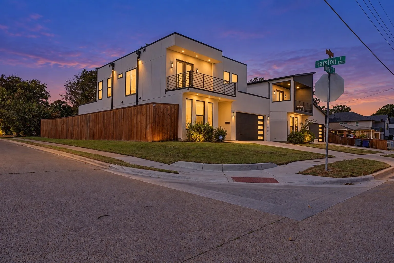 Single Family Residence For Rent in Dallas County , 1902 Nomas Street, Dallas, Texas 75212, 5 Bedroom, 4 Bathroom, 2 Garage spaces, 2,708 Sqft, built in 2021, mls#21394536, Real Estate Agent in Dallas, Homes For Rent in Dallas county, Homes For Rent in Dallas, Realtor in Dallas Texas, Real Estate Brokerage Independent Realty Texas, Luminita Cordes Realtor