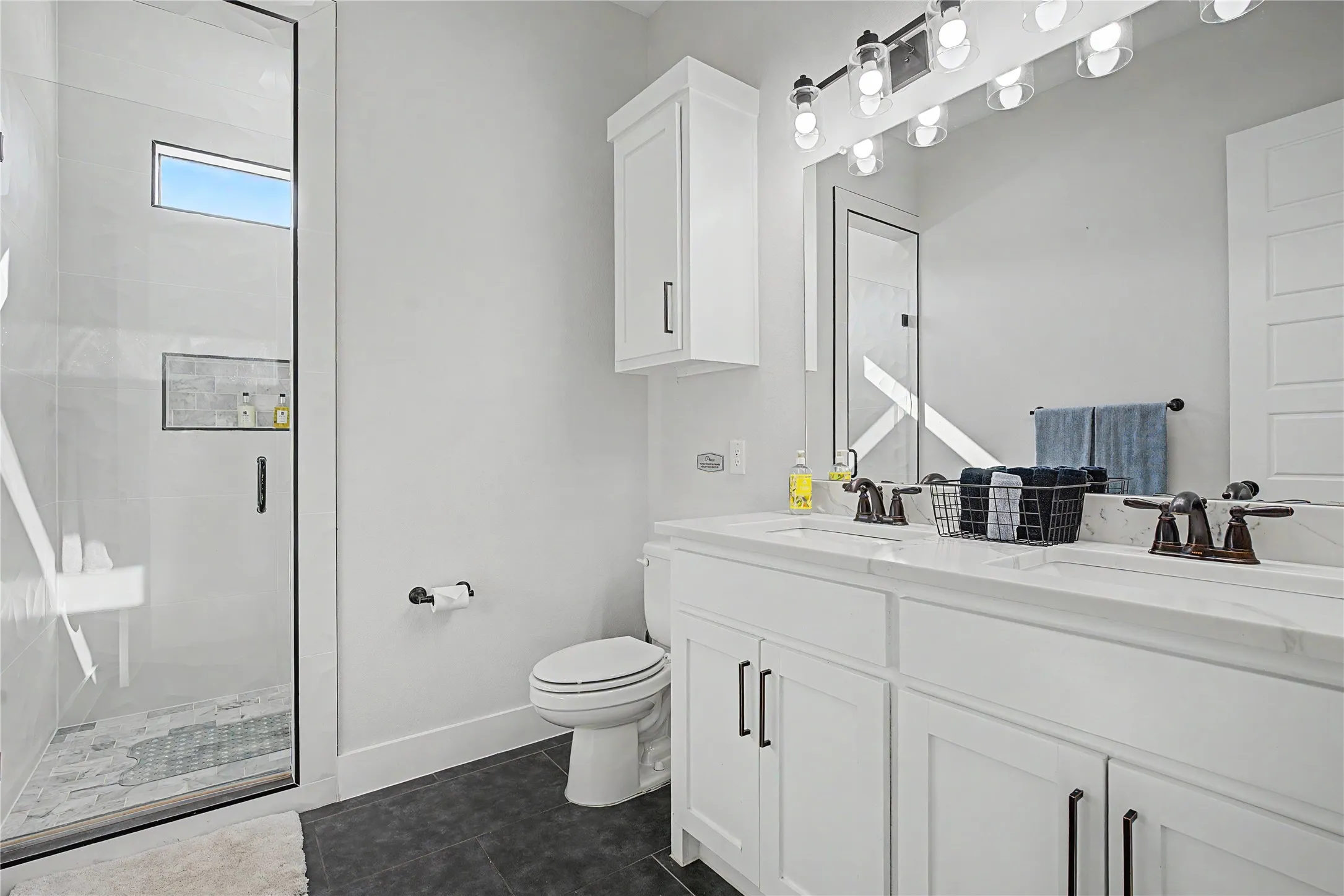 Single Family Residence For Rent in Dallas County , 1902 Nomas Street, Dallas, Texas 75212, 5 Bedroom, 4 Bathroom, 2 Garage spaces, 2,708 Sqft, built in 2021, mls#21394536, Real Estate Agent in Dallas, Homes For Rent in Dallas county, Homes For Rent in Dallas, Realtor in Dallas Texas, Real Estate Brokerage Independent Realty Texas, Luminita Cordes Realtor