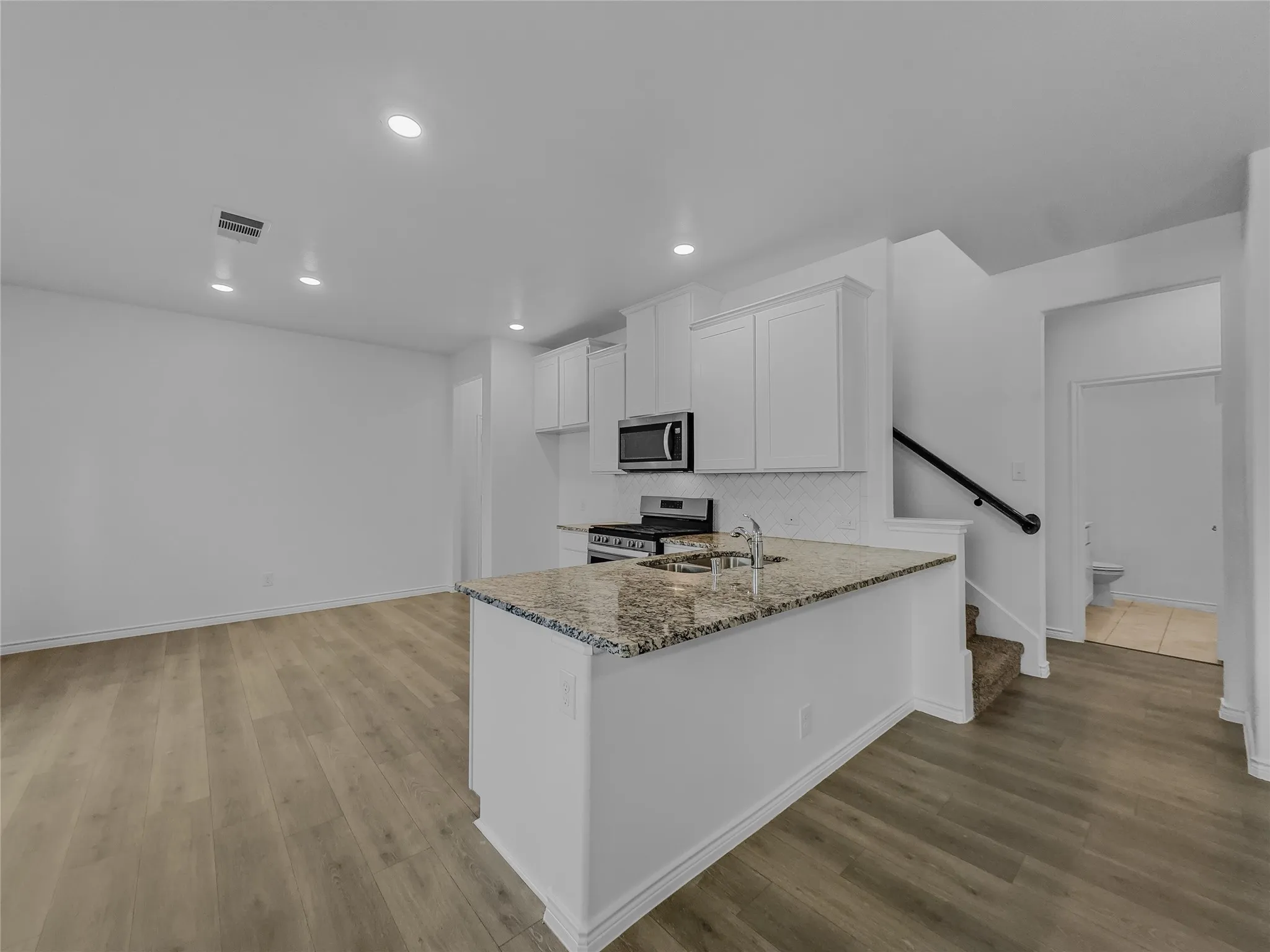 Single Family Residence For Sale in Kaufman County , 2126 Hobby Drive, Forney, Texas 75126, 3 Bedroom, 3 Bathroom, 2 Garage spaces, 1,882 Sqft, built in 2021, mls#21403110, Real Estate Agent in Forney, Homes For Sale in Kaufman county, Homes For Sale in Forney, Realtor in Forney Texas, Real Estate Brokerage Independent Realty Texas, Luminita Cordes Realtor