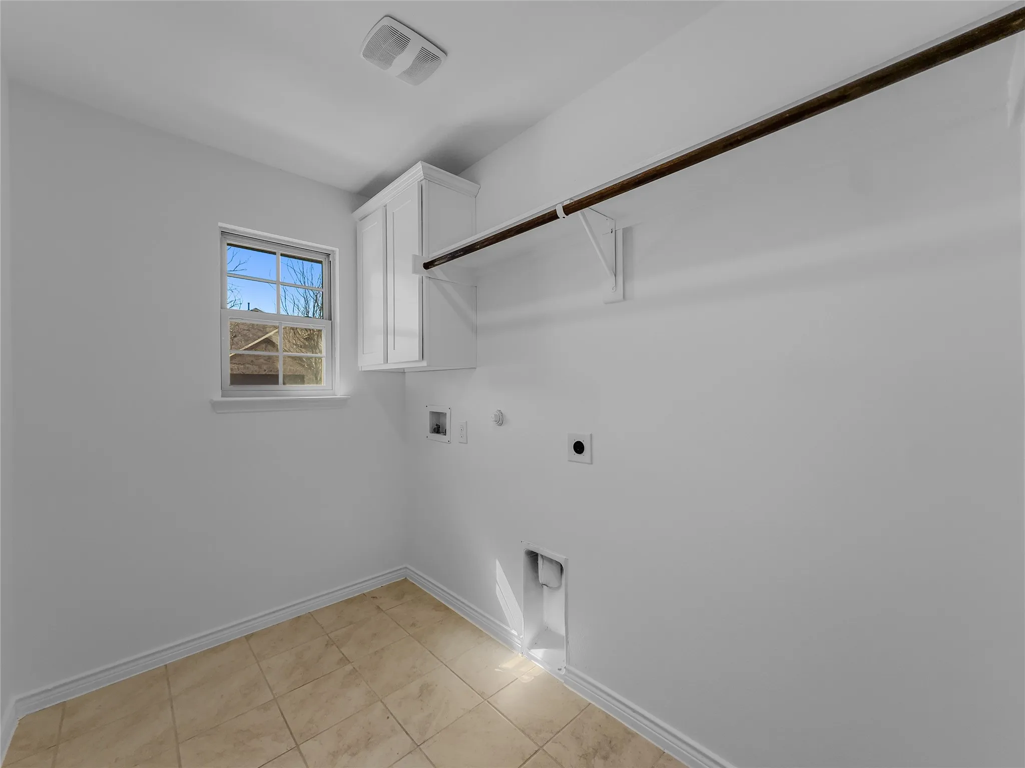 Single Family Residence For Sale in Kaufman County , 2126 Hobby Drive, Forney, Texas 75126, 3 Bedroom, 3 Bathroom, 2 Garage spaces, 1,882 Sqft, built in 2021, mls#21403110, Real Estate Agent in Forney, Homes For Sale in Kaufman county, Homes For Sale in Forney, Realtor in Forney Texas, Real Estate Brokerage Independent Realty Texas, Luminita Cordes Realtor