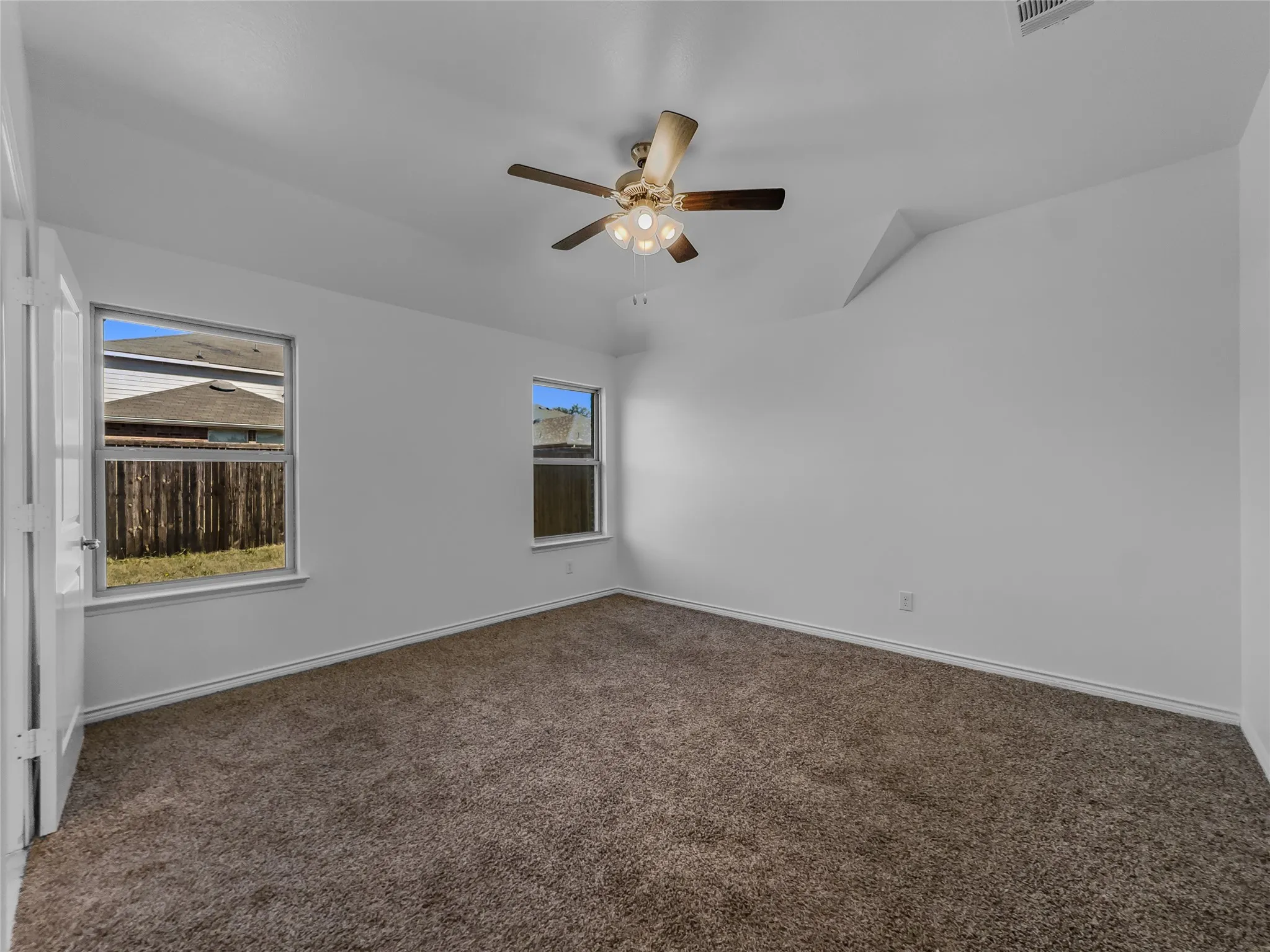 Single Family Residence For Sale in Kaufman County , 2126 Hobby Drive, Forney, Texas 75126, 3 Bedroom, 3 Bathroom, 2 Garage spaces, 1,882 Sqft, built in 2021, mls#21403110, Real Estate Agent in Forney, Homes For Sale in Kaufman county, Homes For Sale in Forney, Realtor in Forney Texas, Real Estate Brokerage Independent Realty Texas, Luminita Cordes Realtor
