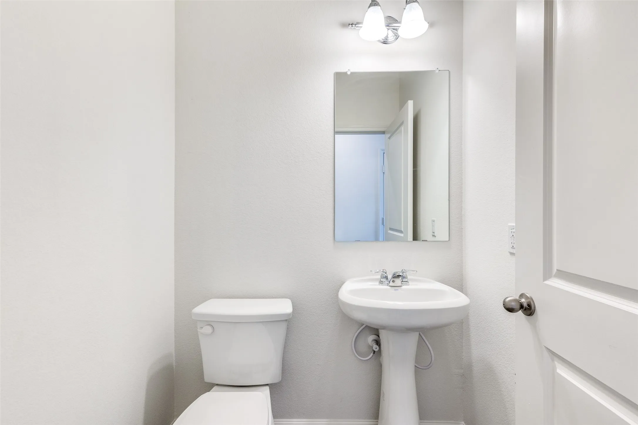 Single Family Residence For Rent in Tarrant County , 5516 Brownstone Lane, Fort Worth, Texas 76036, 4 Bedroom, 3 Bathroom, 2 Garage spaces, 2,338 Sqft, built in 2022, mls#21403111, Real Estate Agent in Fort Worth, Homes For Rent in Tarrant county, Homes For Rent in Fort Worth, Realtor in Fort Worth Texas, Real Estate Brokerage Independent Realty Texas, Luminita Cordes Realtor