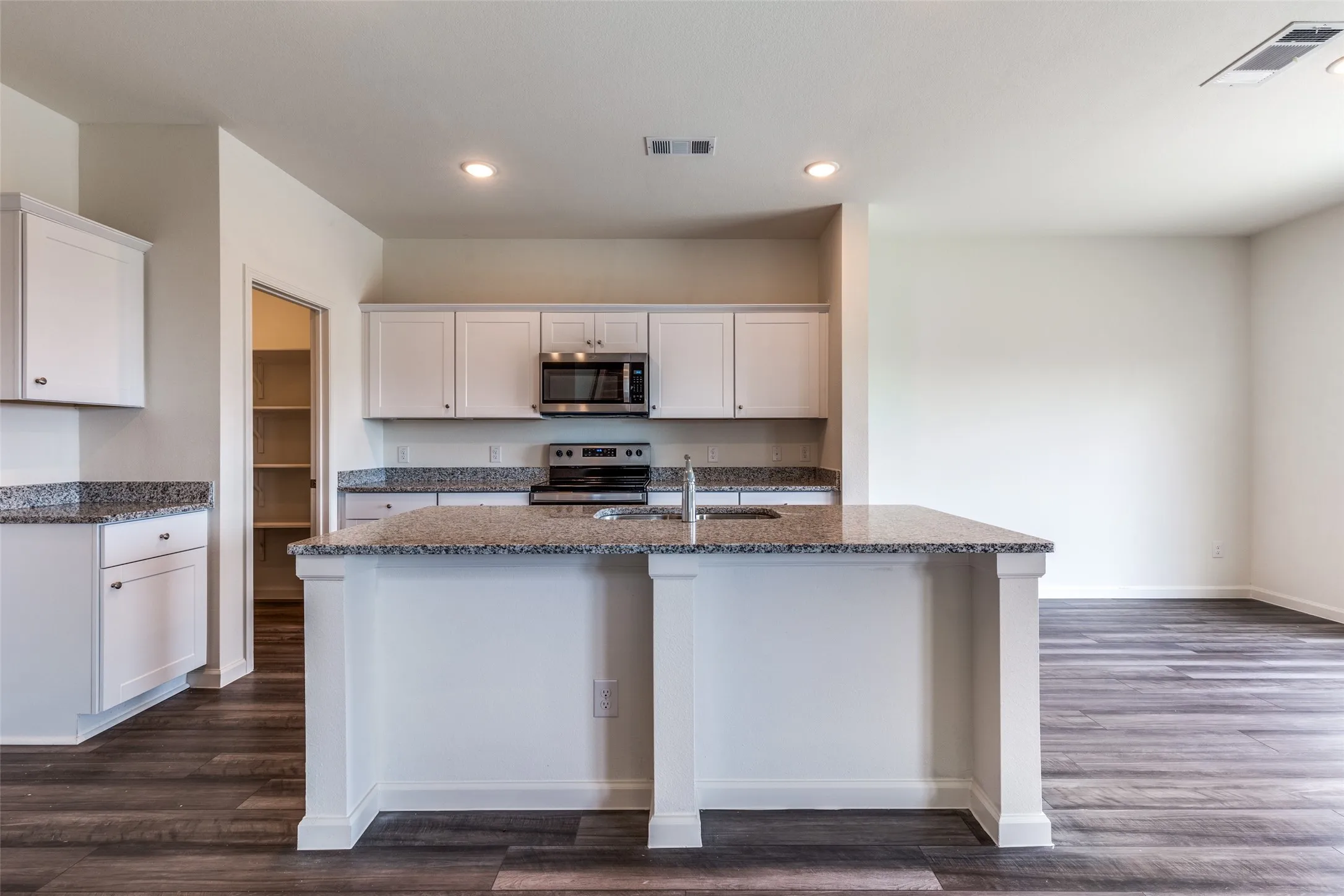 Single Family Residence For Rent in Tarrant County , 5516 Brownstone Lane, Fort Worth, Texas 76036, 4 Bedroom, 3 Bathroom, 2 Garage spaces, 2,338 Sqft, built in 2022, mls#21403111, Real Estate Agent in Fort Worth, Homes For Rent in Tarrant county, Homes For Rent in Fort Worth, Realtor in Fort Worth Texas, Real Estate Brokerage Independent Realty Texas, Luminita Cordes Realtor