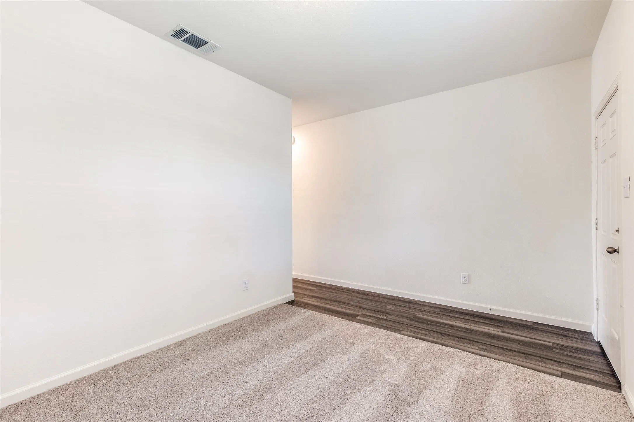 Single Family Residence For Rent in Tarrant County , 5516 Brownstone Lane, Fort Worth, Texas 76036, 4 Bedroom, 3 Bathroom, 2 Garage spaces, 2,338 Sqft, built in 2022, mls#21403111, Real Estate Agent in Fort Worth, Homes For Rent in Tarrant county, Homes For Rent in Fort Worth, Realtor in Fort Worth Texas, Real Estate Brokerage Independent Realty Texas, Luminita Cordes Realtor