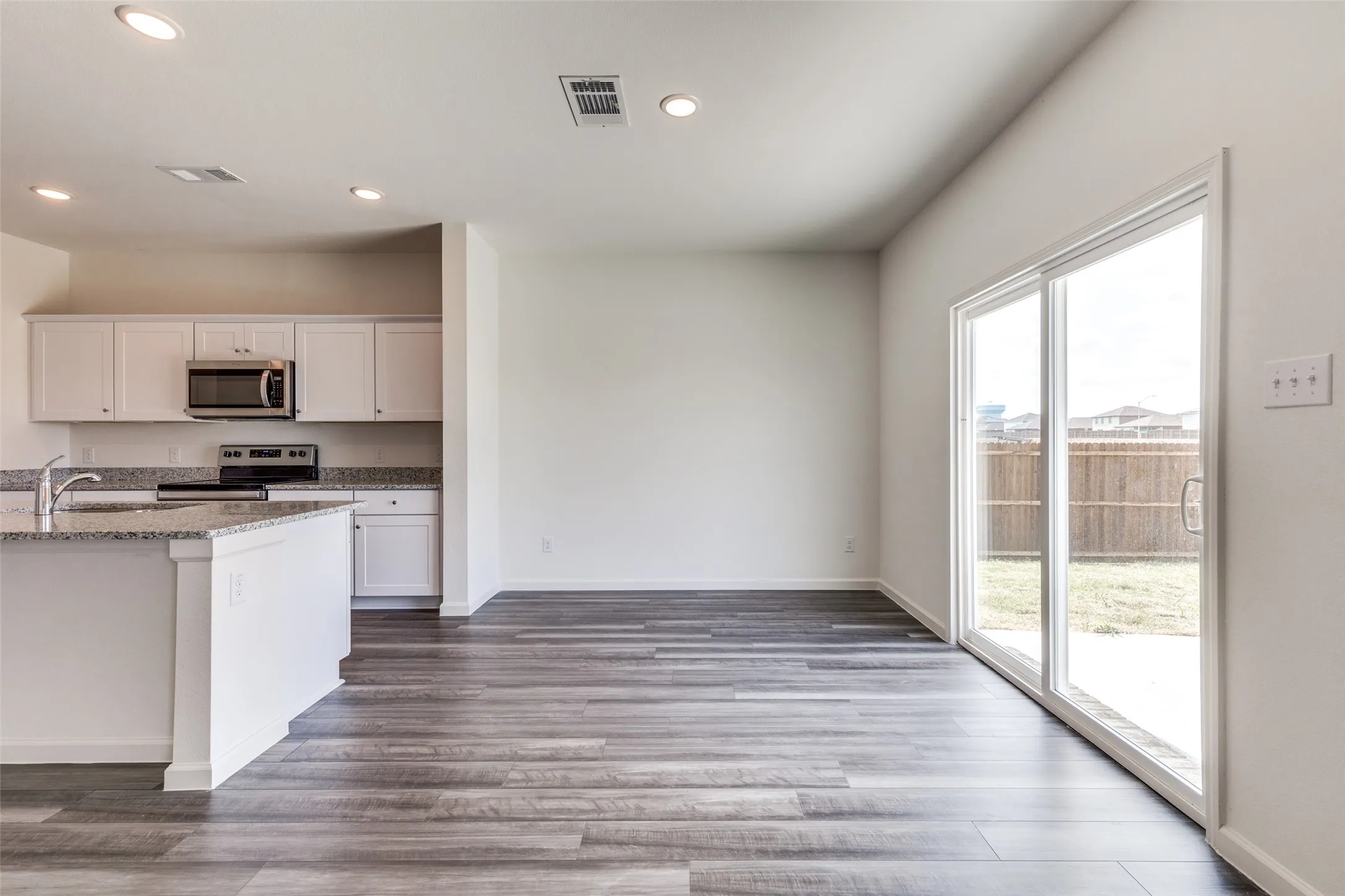Single Family Residence For Rent in Tarrant County , 5516 Brownstone Lane, Fort Worth, Texas 76036, 4 Bedroom, 3 Bathroom, 2 Garage spaces, 2,338 Sqft, built in 2022, mls#21403111, Real Estate Agent in Fort Worth, Homes For Rent in Tarrant county, Homes For Rent in Fort Worth, Realtor in Fort Worth Texas, Real Estate Brokerage Independent Realty Texas, Luminita Cordes Realtor