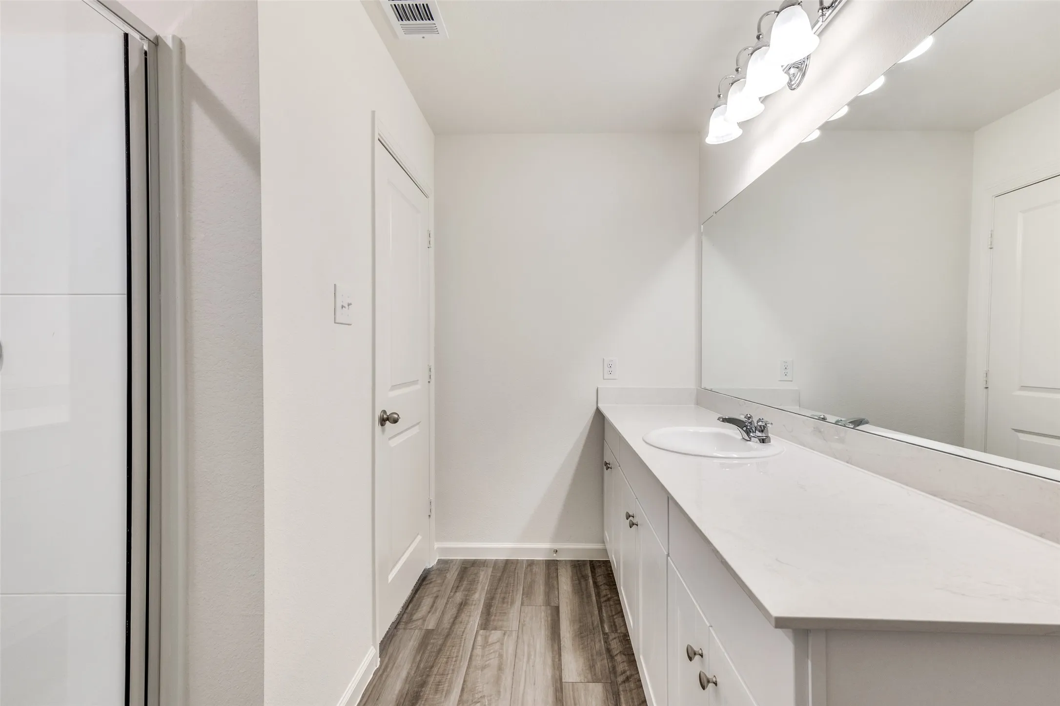 Single Family Residence For Rent in Tarrant County , 5516 Brownstone Lane, Fort Worth, Texas 76036, 4 Bedroom, 3 Bathroom, 2 Garage spaces, 2,338 Sqft, built in 2022, mls#21403111, Real Estate Agent in Fort Worth, Homes For Rent in Tarrant county, Homes For Rent in Fort Worth, Realtor in Fort Worth Texas, Real Estate Brokerage Independent Realty Texas, Luminita Cordes Realtor