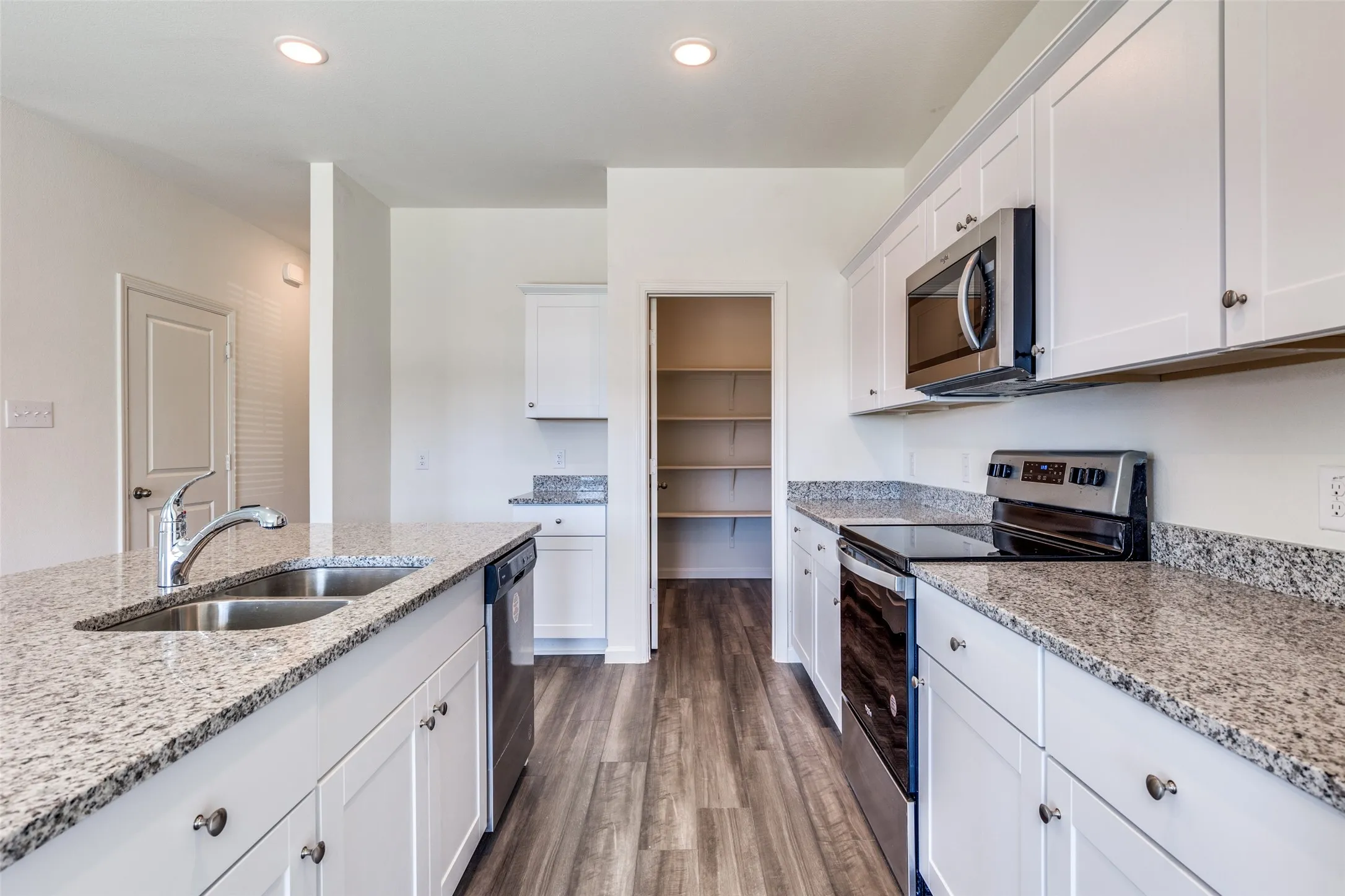 Single Family Residence For Rent in Tarrant County , 5516 Brownstone Lane, Fort Worth, Texas 76036, 4 Bedroom, 3 Bathroom, 2 Garage spaces, 2,338 Sqft, built in 2022, mls#21403111, Real Estate Agent in Fort Worth, Homes For Rent in Tarrant county, Homes For Rent in Fort Worth, Realtor in Fort Worth Texas, Real Estate Brokerage Independent Realty Texas, Luminita Cordes Realtor