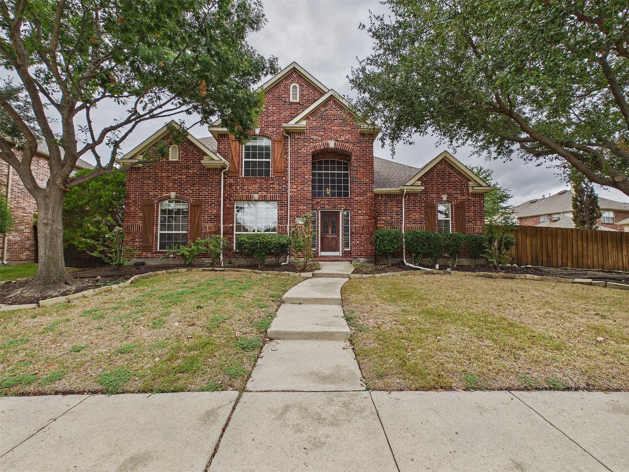 Single Family Residence For Sale in Denton County , 9854 Deerfield Drive, Frisco, Texas 75033, 5 Bedroom, 4 Bathroom, 3 Garage spaces, 3,336 Sqft, built in 2002, mls#21402769, Real Estate Agent in Frisco, Homes For Sale in Denton county, Homes For Sale in Frisco, Realtor in Frisco Texas, Real Estate Brokerage Independent Realty Texas, Luminita Cordes Realtor