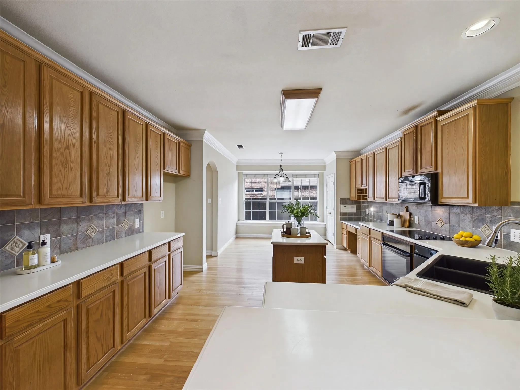 Single Family Residence For Sale in Denton County , 9854 Deerfield Drive, Frisco, Texas 75033, 5 Bedroom, 4 Bathroom, 3 Garage spaces, 3,336 Sqft, built in 2002, mls#21402769, Real Estate Agent in Frisco, Homes For Sale in Denton county, Homes For Sale in Frisco, Realtor in Frisco Texas, Real Estate Brokerage Independent Realty Texas, Luminita Cordes Realtor