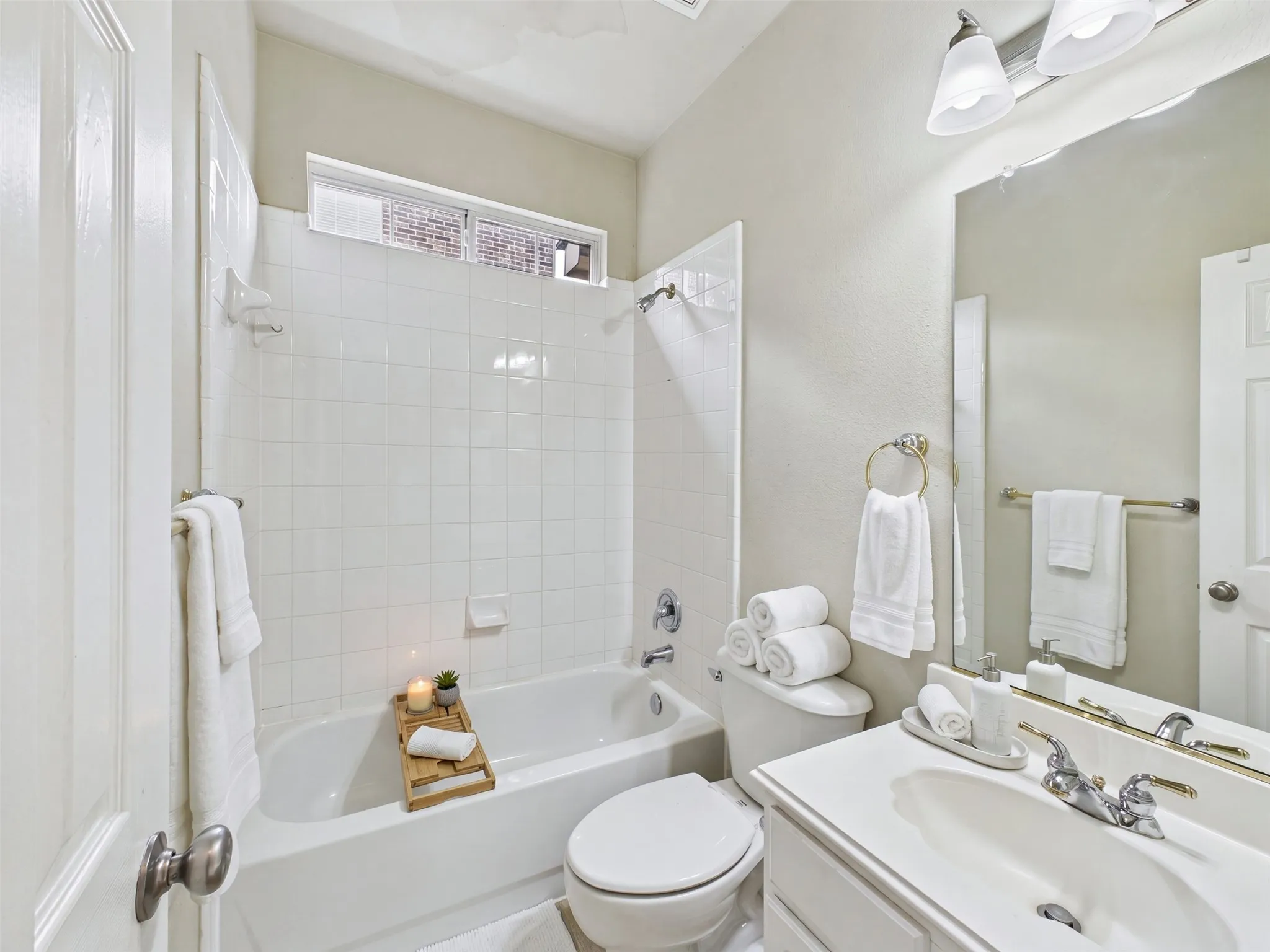 Single Family Residence For Sale in Denton County , 9854 Deerfield Drive, Frisco, Texas 75033, 5 Bedroom, 4 Bathroom, 3 Garage spaces, 3,336 Sqft, built in 2002, mls#21402769, Real Estate Agent in Frisco, Homes For Sale in Denton county, Homes For Sale in Frisco, Realtor in Frisco Texas, Real Estate Brokerage Independent Realty Texas, Luminita Cordes Realtor