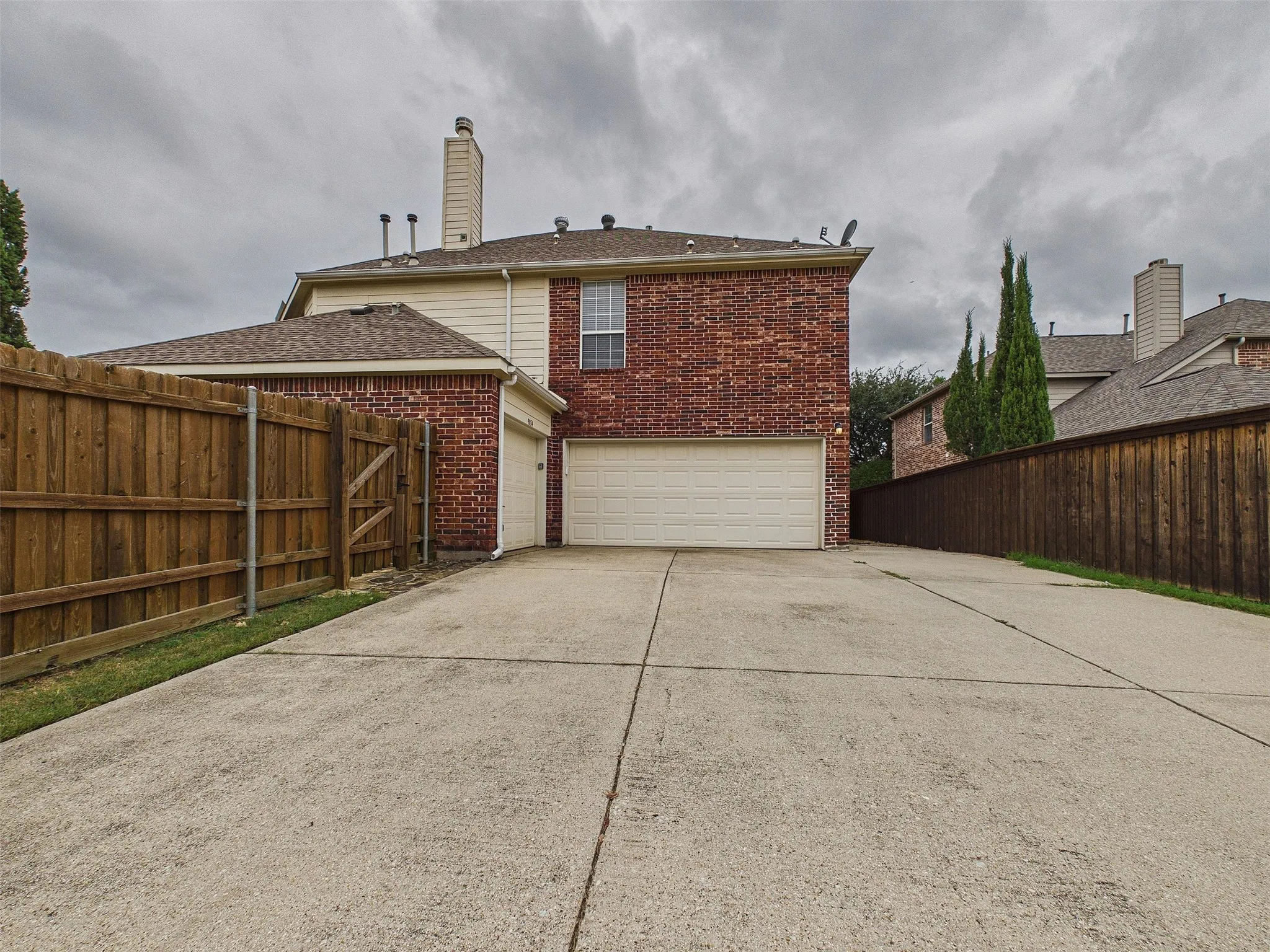 Single Family Residence For Sale in Denton County , 9854 Deerfield Drive, Frisco, Texas 75033, 5 Bedroom, 4 Bathroom, 3 Garage spaces, 3,336 Sqft, built in 2002, mls#21402769, Real Estate Agent in Frisco, Homes For Sale in Denton county, Homes For Sale in Frisco, Realtor in Frisco Texas, Real Estate Brokerage Independent Realty Texas, Luminita Cordes Realtor
