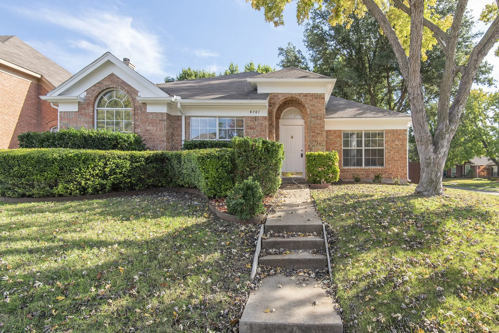 Single Family Residence For Sale in Collin County , 9701 Preston Vineyard Drive, Frisco, Texas 75035, 3 Bedroom, 2 Bathroom, 2 Garage spaces, 1,685 Sqft, built in 1992, mls#21402246, Real Estate Agent in Frisco, Homes For Sale in Collin county, Homes For Sale in Frisco, Realtor in Frisco Texas, Real Estate Brokerage Independent Realty Texas, Luminita Cordes Realtor