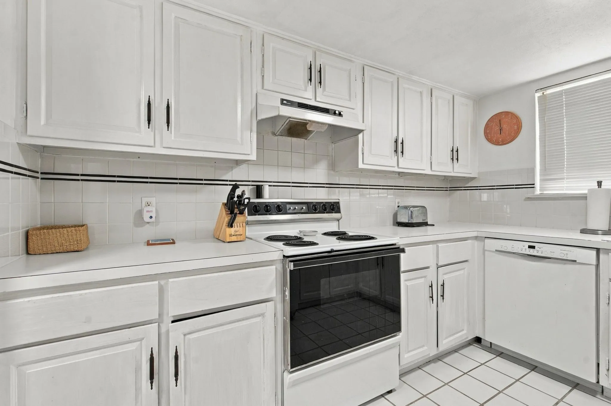 Condominium For Sale in Wise County , 100 Harbor Drive 104, Runaway Bay, Texas 76426, 4 Bedroom, 3 Bathroom, Garage spaces, 1,724 Sqft, built in 1978, mls#21393802, Real Estate Agent in Runaway Bay, Homes For Sale in Wise county, Homes For Sale in Runaway Bay, Realtor in Runaway Bay Texas, Real Estate Brokerage Independent Realty Texas, Luminita Cordes Realtor