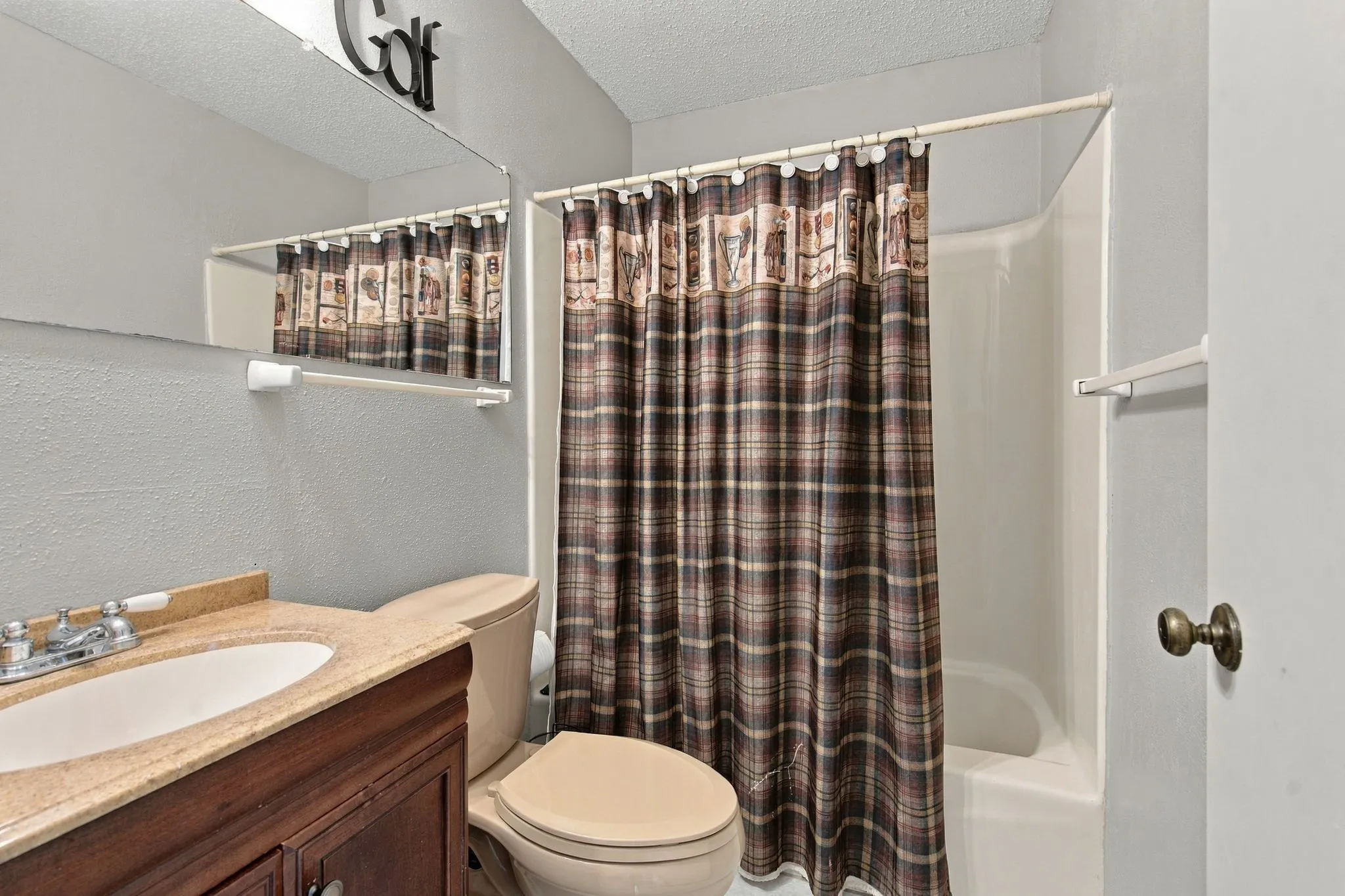 Condominium For Sale in Wise County , 100 Harbor Drive 104, Runaway Bay, Texas 76426, 4 Bedroom, 3 Bathroom, Garage spaces, 1,724 Sqft, built in 1978, mls#21393802, Real Estate Agent in Runaway Bay, Homes For Sale in Wise county, Homes For Sale in Runaway Bay, Realtor in Runaway Bay Texas, Real Estate Brokerage Independent Realty Texas, Luminita Cordes Realtor
