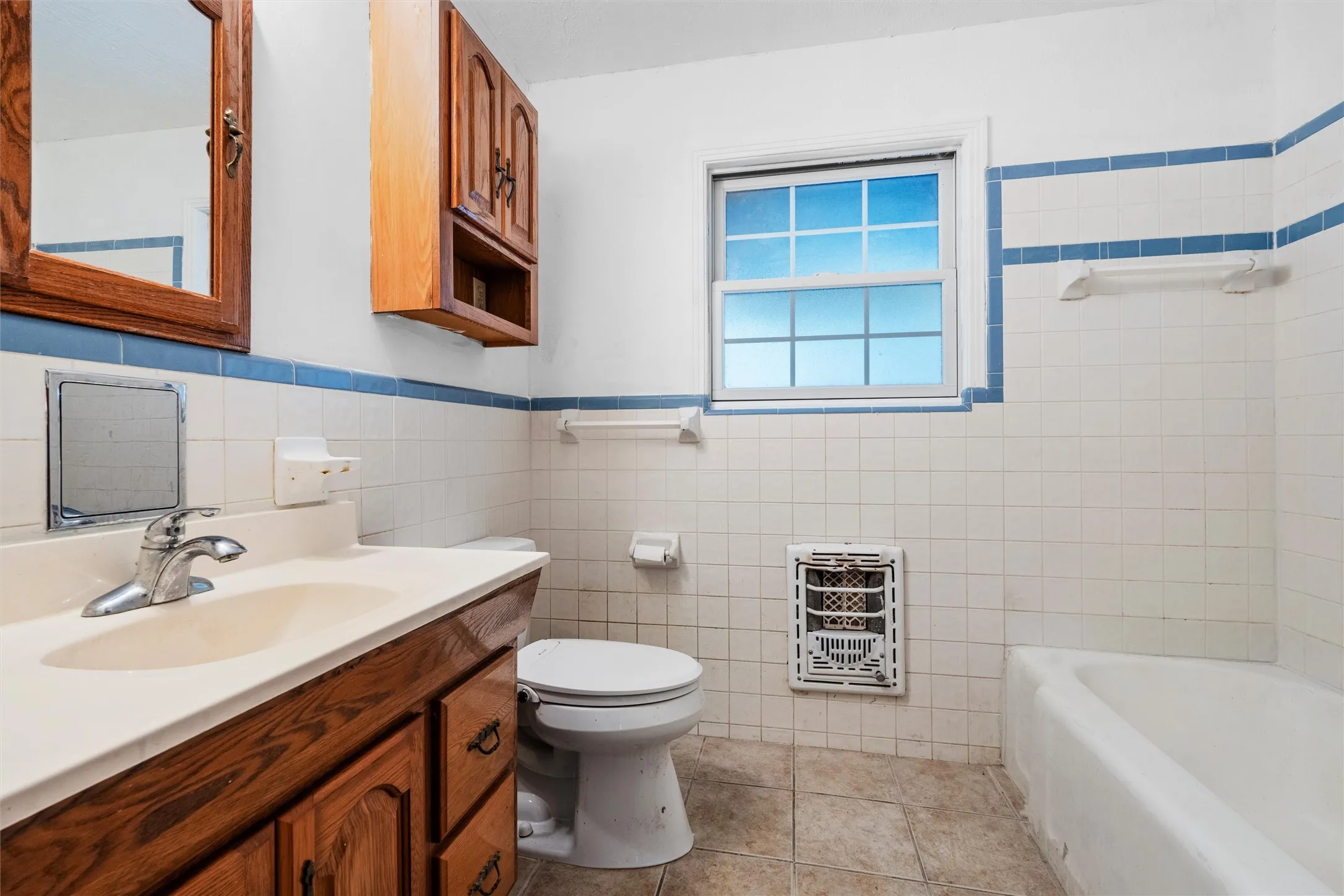 Bath with tub