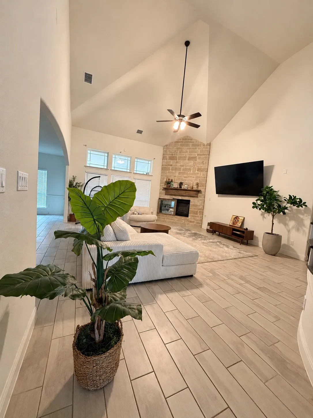 Single Family Residence For Rent in Tarrant County , 5412 Caesar Creek Court, Fort Worth, Texas 76179, 5 Bedroom, 4 Bathroom, 2 Garage spaces, 4,172 Sqft, built in 2022, mls#21401842, Real Estate Agent in Fort Worth, Homes For Rent in Tarrant county, Homes For Rent in Fort Worth, Realtor in Fort Worth Texas, Real Estate Brokerage Independent Realty Texas, Luminita Cordes Realtor