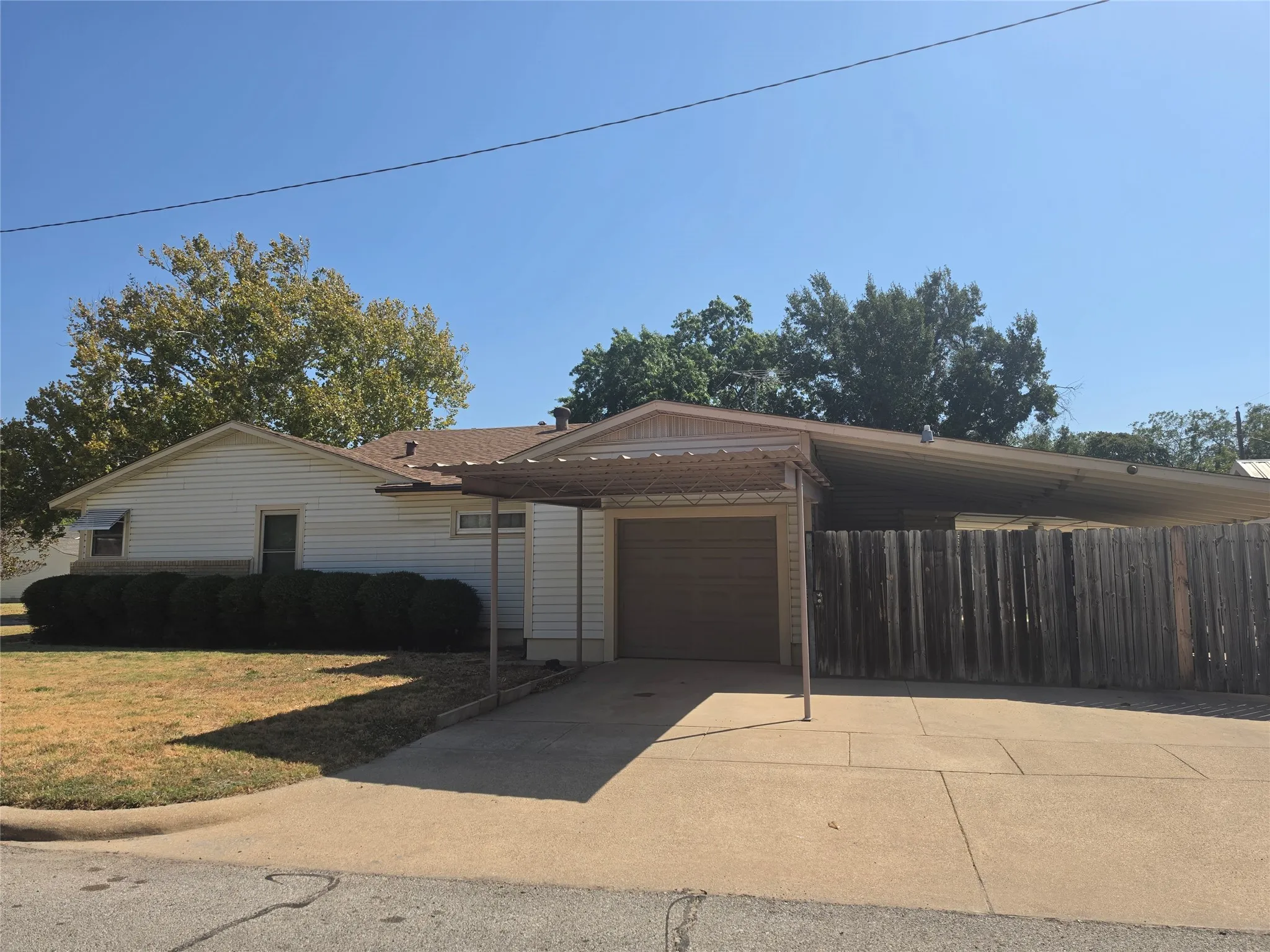 Single Family Residence For Sale in Tarrant County , 3750 Honeysuckle Avenue, Fort Worth, Texas 76111, 3 Bedroom, 2 Bathroom, 1 Garage spaces, 2,200 Sqft, built in 1947, mls#21401910, Real Estate Agent in Fort Worth, Homes For Sale in Tarrant county, Homes For Sale in Fort Worth, Realtor in Fort Worth Texas, Real Estate Brokerage Independent Realty Texas, Luminita Cordes Realtor