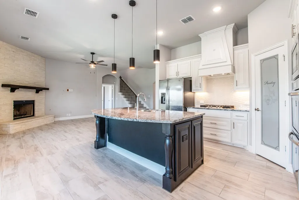 Single Family Residence For Rent in Johnson County , 505 Livia Street, Burleson, Texas 76028, 5 Bedroom, 3 Bathroom, 2 Garage spaces, 3,245 Sqft, built in 2022, mls#21399653, Real Estate Agent in Burleson, Homes For Rent in Johnson county, Homes For Rent in Burleson, Realtor in Burleson Texas, Real Estate Brokerage Independent Realty Texas, Luminita Cordes Realtor
