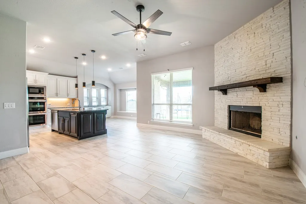 Single Family Residence For Rent in Johnson County , 505 Livia Street, Burleson, Texas 76028, 5 Bedroom, 3 Bathroom, 2 Garage spaces, 3,245 Sqft, built in 2022, mls#21399653, Real Estate Agent in Burleson, Homes For Rent in Johnson county, Homes For Rent in Burleson, Realtor in Burleson Texas, Real Estate Brokerage Independent Realty Texas, Luminita Cordes Realtor