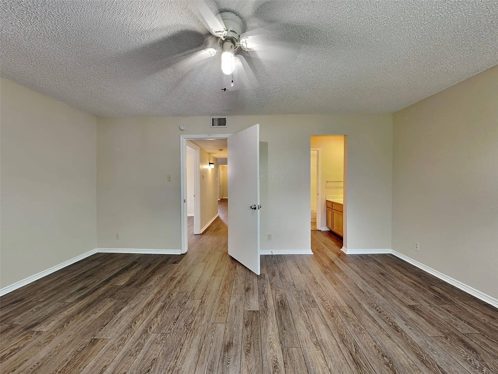 Single Family Residence For Rent in Tarrant County , 836 White Rock Street, Saginaw, Texas 76179, 2 Bedroom, 2 Bathroom, 1 Garage spaces, 2,024 Sqft, built in 1984, mls#21403105, Real Estate Agent in Saginaw, Homes For Rent in Tarrant county, Homes For Rent in Saginaw, Realtor in Saginaw Texas, Real Estate Brokerage Independent Realty Texas, Luminita Cordes Realtor