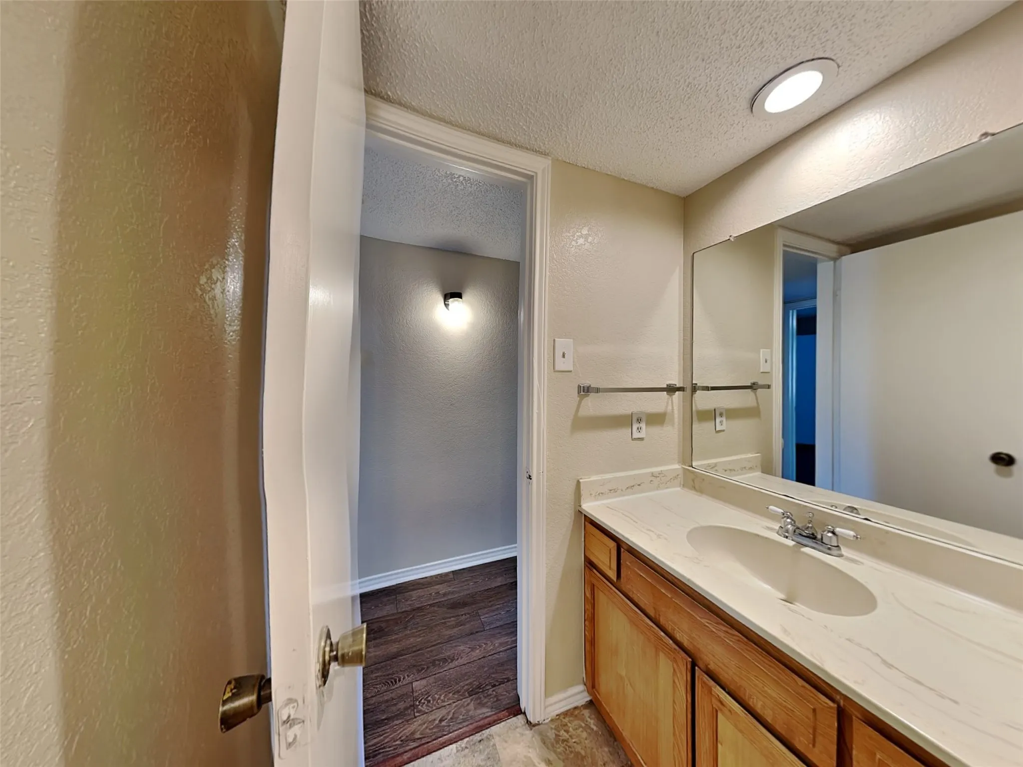 Single Family Residence For Rent in Tarrant County , 836 White Rock Street, Saginaw, Texas 76179, 2 Bedroom, 2 Bathroom, 1 Garage spaces, 2,024 Sqft, built in 1984, mls#21403105, Real Estate Agent in Saginaw, Homes For Rent in Tarrant county, Homes For Rent in Saginaw, Realtor in Saginaw Texas, Real Estate Brokerage Independent Realty Texas, Luminita Cordes Realtor