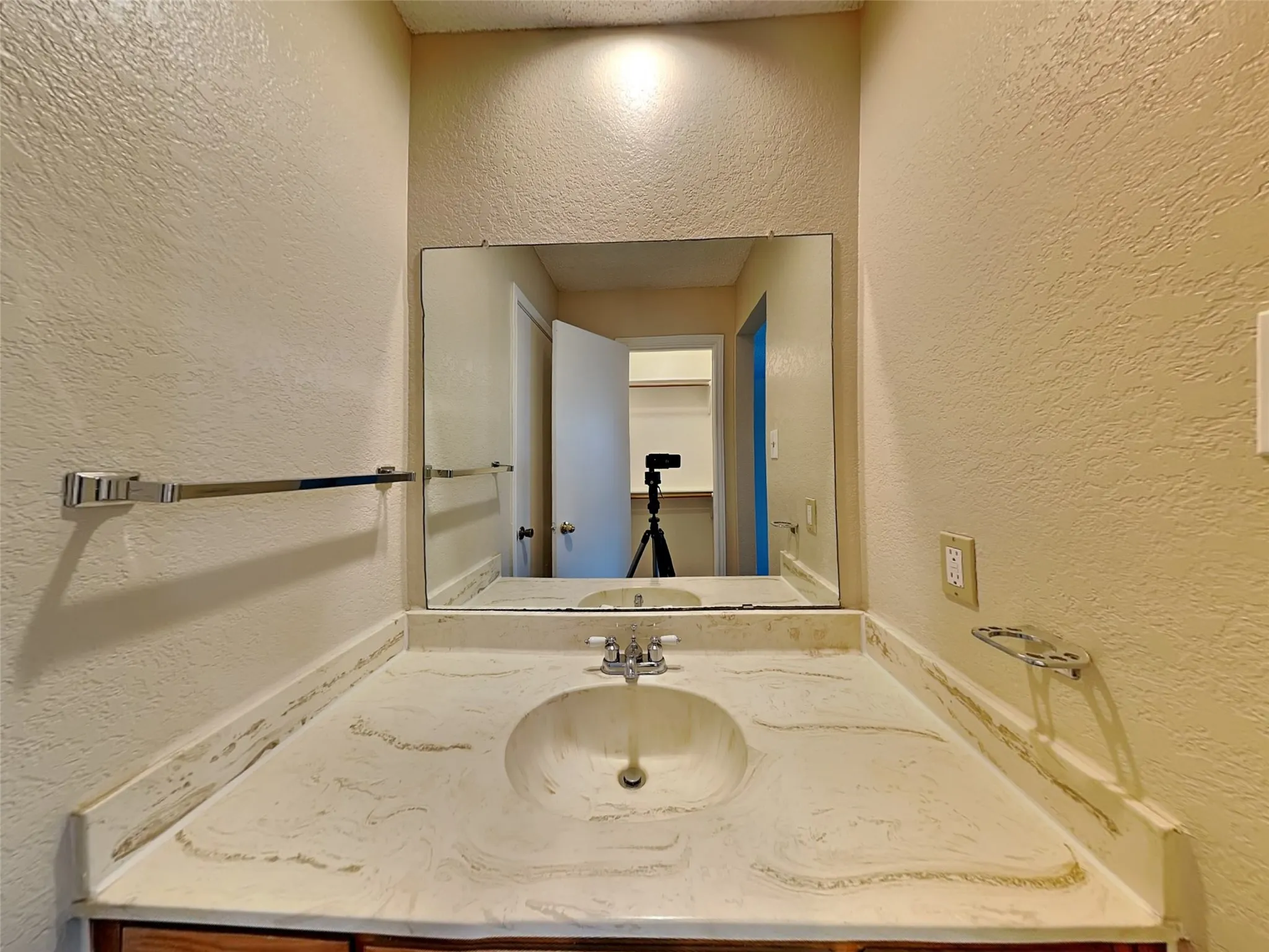 Single Family Residence For Rent in Tarrant County , 836 White Rock Street, Saginaw, Texas 76179, 2 Bedroom, 2 Bathroom, 1 Garage spaces, 2,024 Sqft, built in 1984, mls#21403105, Real Estate Agent in Saginaw, Homes For Rent in Tarrant county, Homes For Rent in Saginaw, Realtor in Saginaw Texas, Real Estate Brokerage Independent Realty Texas, Luminita Cordes Realtor