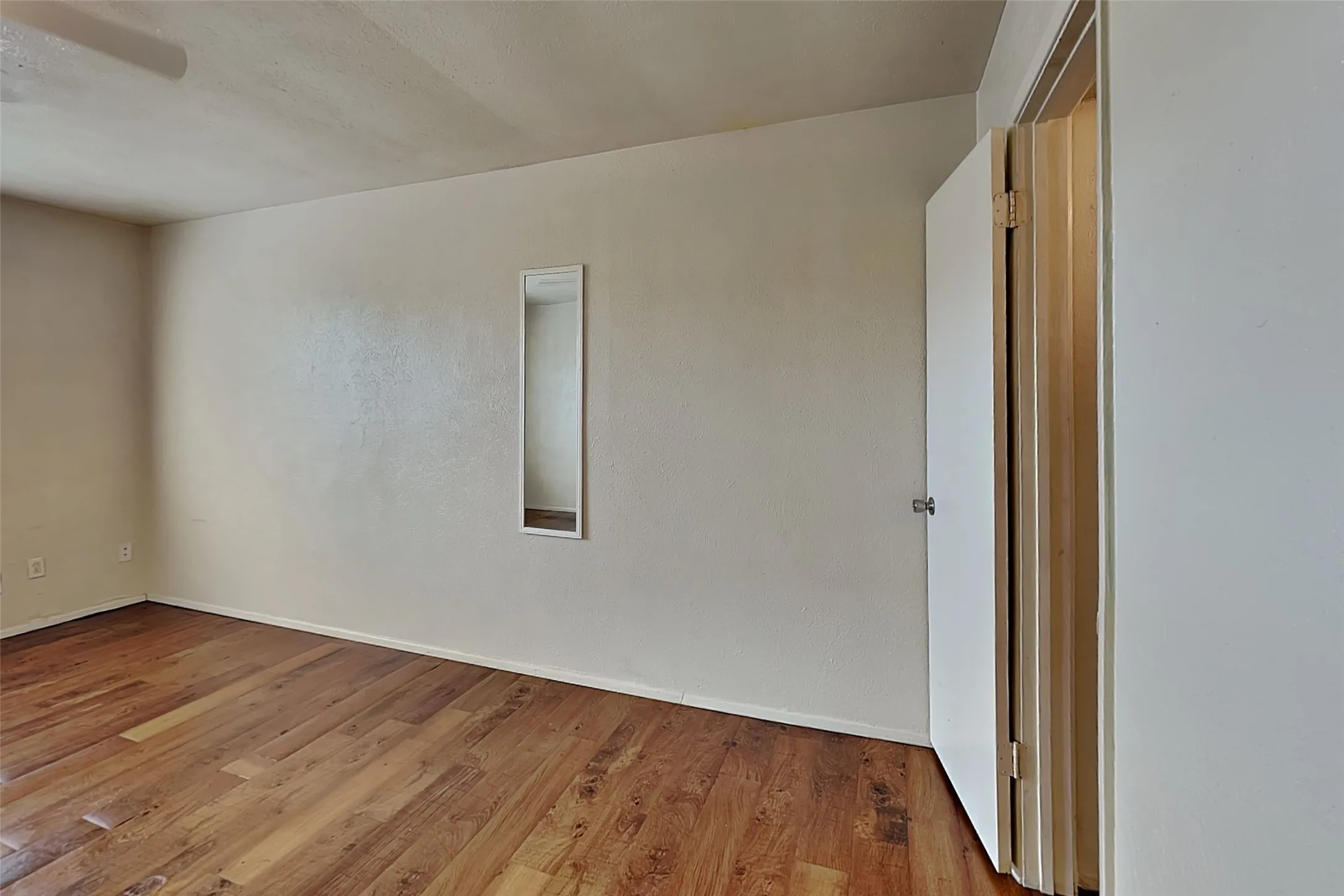 Single Family Residence For Rent in Dallas County , 7313 Pineberry Road, Dallas, Texas 75249, 2 Bedroom, 1 Bathroom, Garage spaces, 988 Sqft, built in 1983, mls#21403103, Real Estate Agent in Dallas, Homes For Rent in Dallas county, Homes For Rent in Dallas, Realtor in Dallas Texas, Real Estate Brokerage Independent Realty Texas, Luminita Cordes Realtor