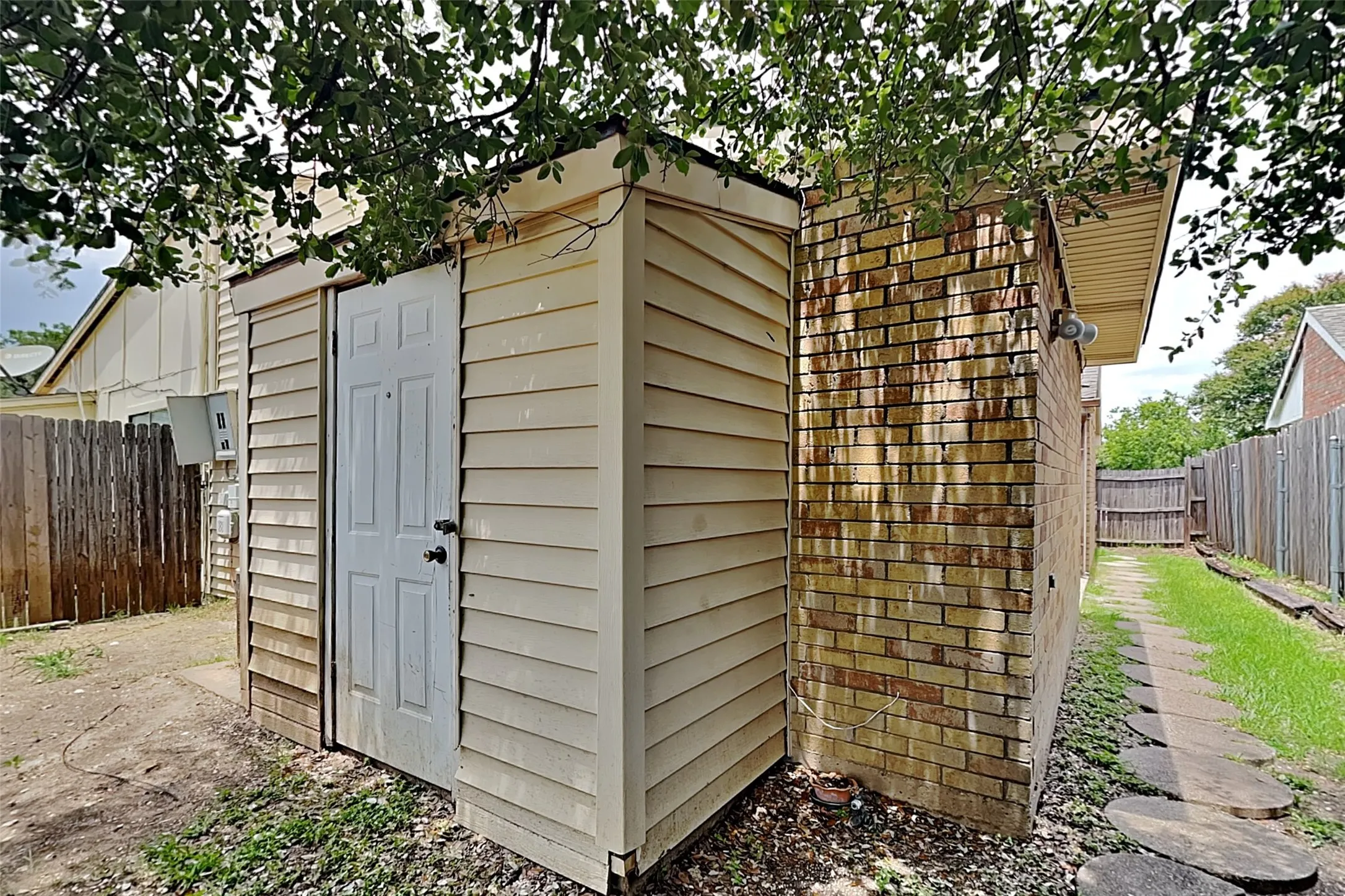 Single Family Residence For Rent in Dallas County , 7313 Pineberry Road, Dallas, Texas 75249, 2 Bedroom, 1 Bathroom, Garage spaces, 988 Sqft, built in 1983, mls#21403103, Real Estate Agent in Dallas, Homes For Rent in Dallas county, Homes For Rent in Dallas, Realtor in Dallas Texas, Real Estate Brokerage Independent Realty Texas, Luminita Cordes Realtor