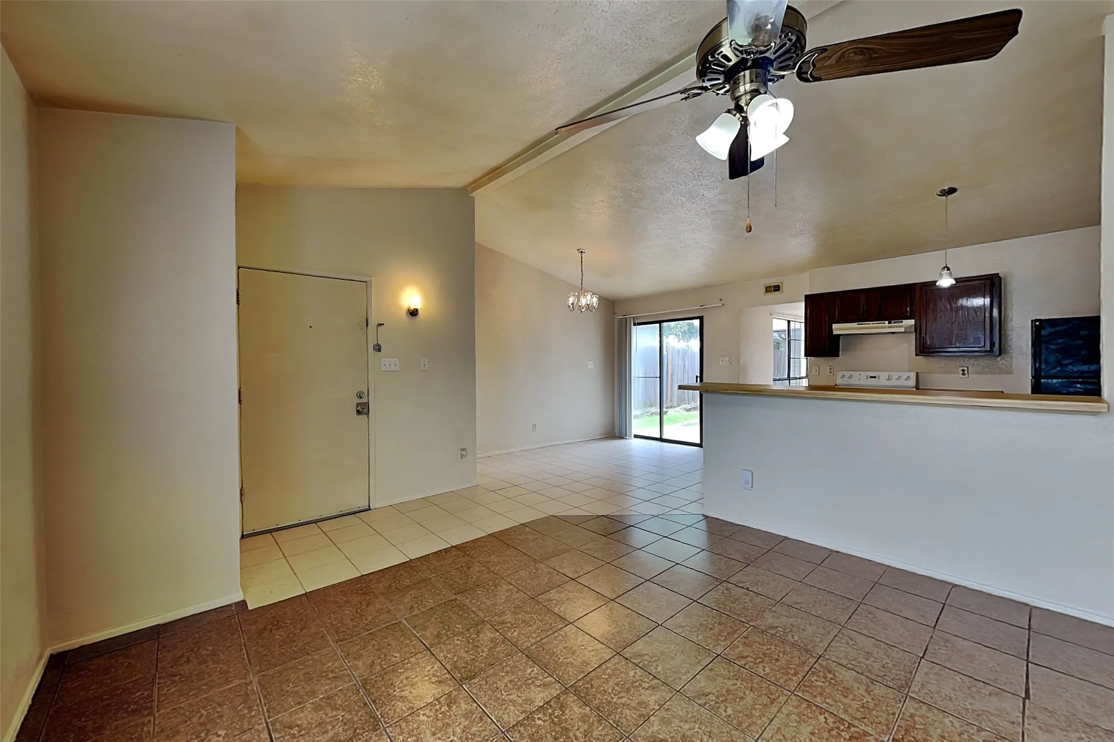 Single Family Residence For Rent in Dallas County , 7313 Pineberry Road, Dallas, Texas 75249, 2 Bedroom, 1 Bathroom, Garage spaces, 988 Sqft, built in 1983, mls#21403103, Real Estate Agent in Dallas, Homes For Rent in Dallas county, Homes For Rent in Dallas, Realtor in Dallas Texas, Real Estate Brokerage Independent Realty Texas, Luminita Cordes Realtor