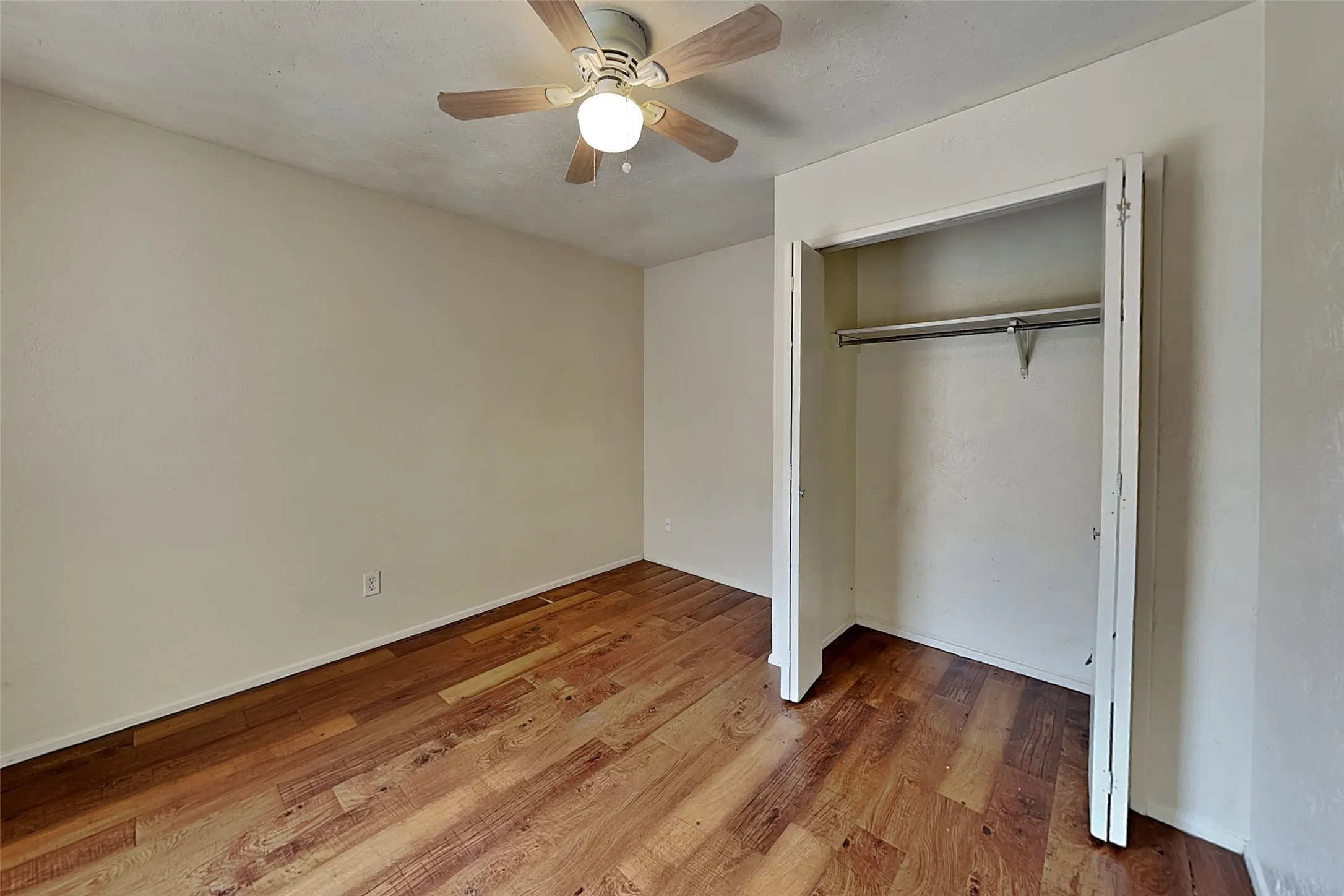 Single Family Residence For Rent in Dallas County , 7313 Pineberry Road, Dallas, Texas 75249, 2 Bedroom, 1 Bathroom, Garage spaces, 988 Sqft, built in 1983, mls#21403103, Real Estate Agent in Dallas, Homes For Rent in Dallas county, Homes For Rent in Dallas, Realtor in Dallas Texas, Real Estate Brokerage Independent Realty Texas, Luminita Cordes Realtor