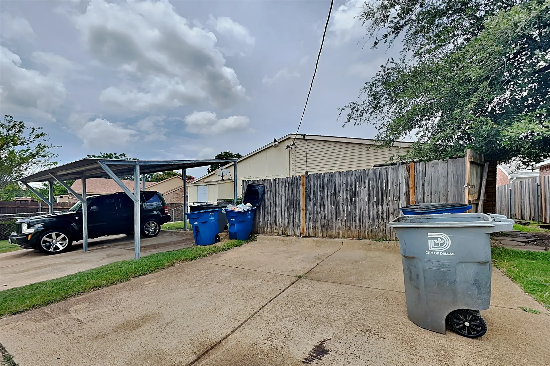 Single Family Residence For Rent in Dallas County , 7313 Pineberry Road, Dallas, Texas 75249, 2 Bedroom, 1 Bathroom, Garage spaces, 988 Sqft, built in 1983, mls#21403103, Real Estate Agent in Dallas, Homes For Rent in Dallas county, Homes For Rent in Dallas, Realtor in Dallas Texas, Real Estate Brokerage Independent Realty Texas, Luminita Cordes Realtor