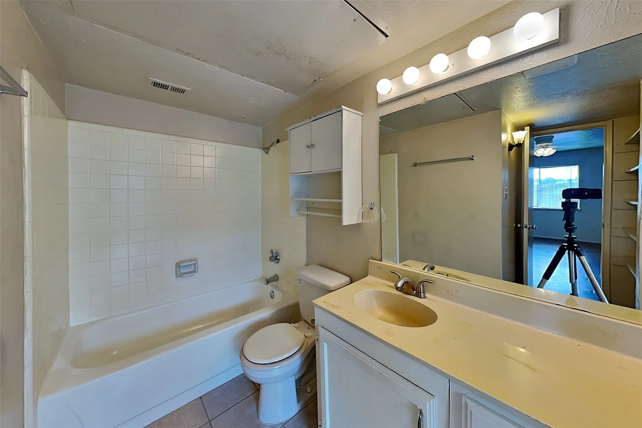 Single Family Residence For Rent in Dallas County , 7313 Pineberry Road, Dallas, Texas 75249, 2 Bedroom, 1 Bathroom, Garage spaces, 988 Sqft, built in 1983, mls#21403103, Real Estate Agent in Dallas, Homes For Rent in Dallas county, Homes For Rent in Dallas, Realtor in Dallas Texas, Real Estate Brokerage Independent Realty Texas, Luminita Cordes Realtor