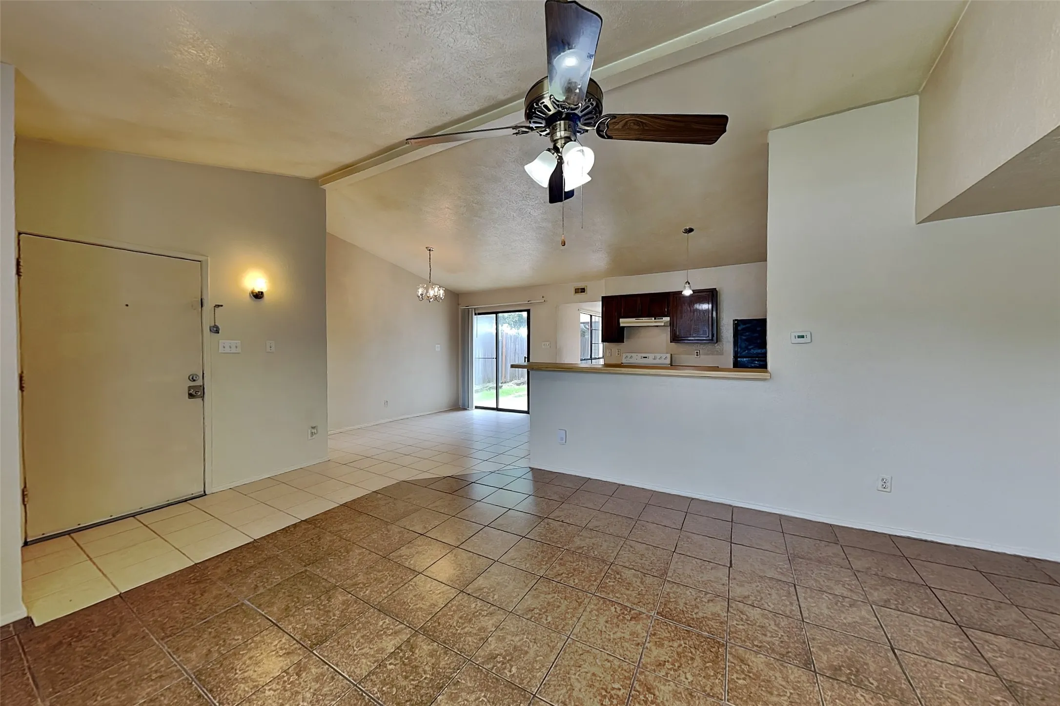 Single Family Residence For Rent in Dallas County , 7313 Pineberry Road, Dallas, Texas 75249, 2 Bedroom, 1 Bathroom, Garage spaces, 988 Sqft, built in 1983, mls#21403103, Real Estate Agent in Dallas, Homes For Rent in Dallas county, Homes For Rent in Dallas, Realtor in Dallas Texas, Real Estate Brokerage Independent Realty Texas, Luminita Cordes Realtor