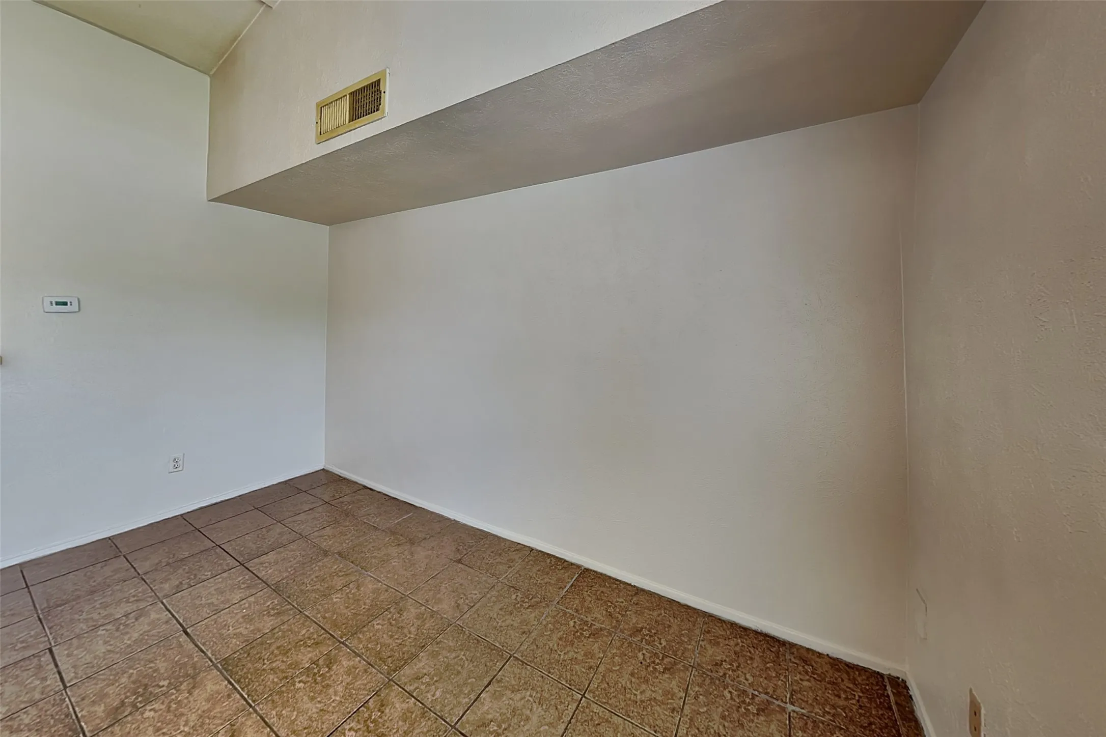 Single Family Residence For Rent in Dallas County , 7313 Pineberry Road, Dallas, Texas 75249, 2 Bedroom, 1 Bathroom, Garage spaces, 988 Sqft, built in 1983, mls#21403103, Real Estate Agent in Dallas, Homes For Rent in Dallas county, Homes For Rent in Dallas, Realtor in Dallas Texas, Real Estate Brokerage Independent Realty Texas, Luminita Cordes Realtor