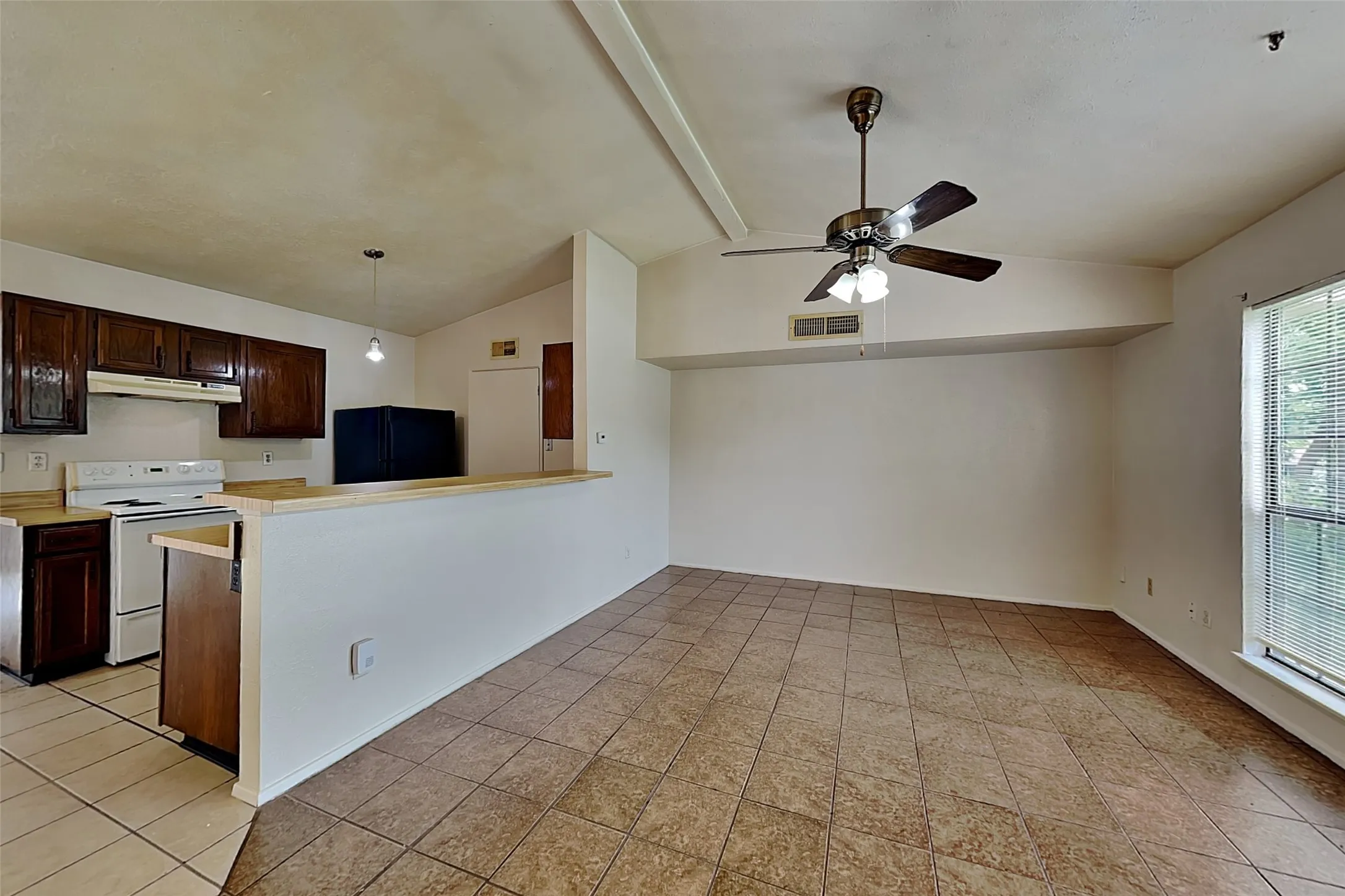 Single Family Residence For Rent in Dallas County , 7313 Pineberry Road, Dallas, Texas 75249, 2 Bedroom, 1 Bathroom, Garage spaces, 988 Sqft, built in 1983, mls#21403103, Real Estate Agent in Dallas, Homes For Rent in Dallas county, Homes For Rent in Dallas, Realtor in Dallas Texas, Real Estate Brokerage Independent Realty Texas, Luminita Cordes Realtor