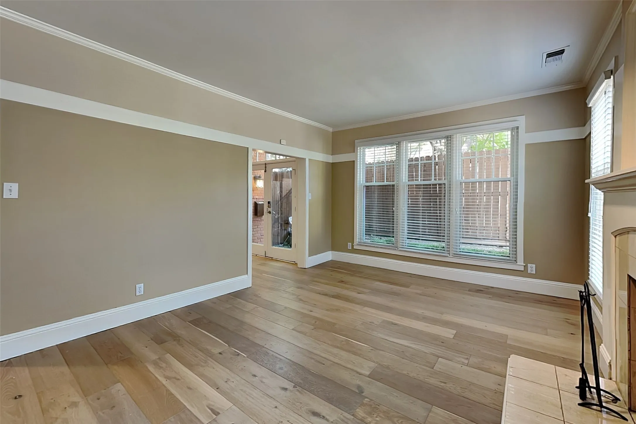 Single Family Residence For Rent in Dallas County , 3420 Binkley Avenue, University Park, Texas 75205, 3 Bedroom, 5 Bathroom, 2 Garage spaces, 2,592 Sqft, built in 1985, mls#21403099, Real Estate Agent in University Park, Homes For Rent in Dallas county, Homes For Rent in University Park, Realtor in University Park Texas, Real Estate Brokerage Independent Realty Texas, Luminita Cordes Realtor