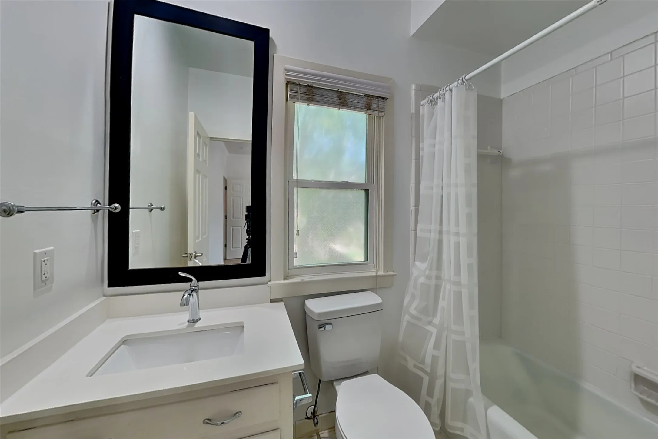 Single Family Residence For Rent in Dallas County , 3420 Binkley Avenue, University Park, Texas 75205, 3 Bedroom, 5 Bathroom, 2 Garage spaces, 2,592 Sqft, built in 1985, mls#21403099, Real Estate Agent in University Park, Homes For Rent in Dallas county, Homes For Rent in University Park, Realtor in University Park Texas, Real Estate Brokerage Independent Realty Texas, Luminita Cordes Realtor