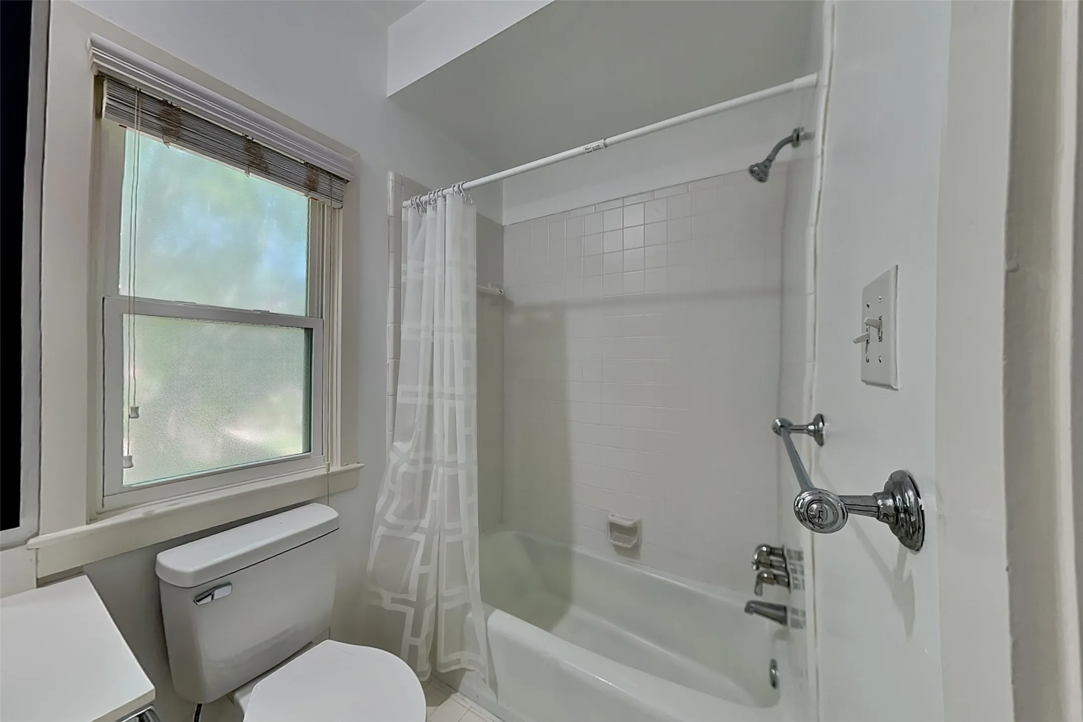 Single Family Residence For Rent in Dallas County , 3420 Binkley Avenue, University Park, Texas 75205, 3 Bedroom, 5 Bathroom, 2 Garage spaces, 2,592 Sqft, built in 1985, mls#21403099, Real Estate Agent in University Park, Homes For Rent in Dallas county, Homes For Rent in University Park, Realtor in University Park Texas, Real Estate Brokerage Independent Realty Texas, Luminita Cordes Realtor